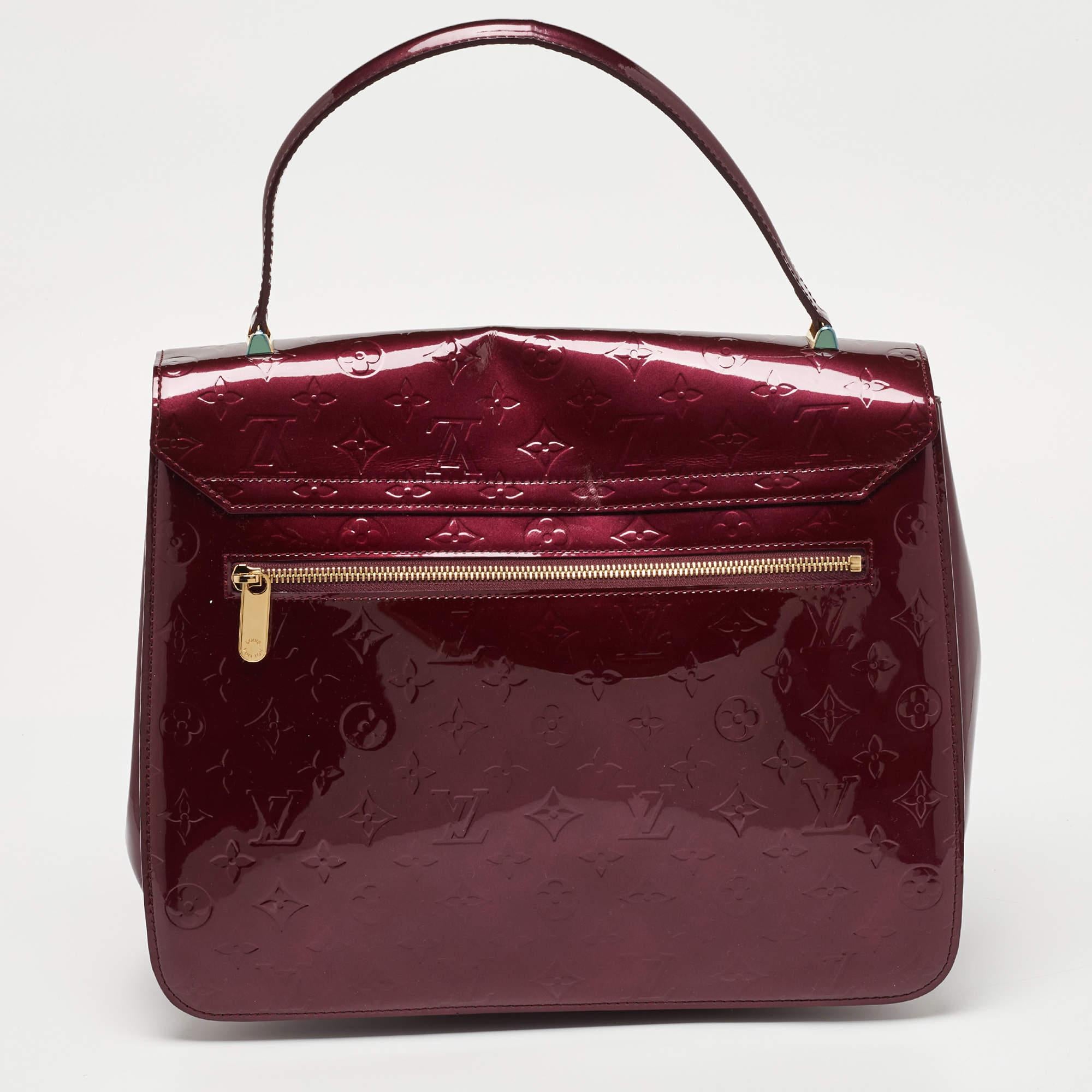 Designertaschen sind ideale Begleiter für viele Gelegenheiten! Hier haben wir ein mit Präzision gefertigtes Stück, das Mode und Funktionalität vereint. Er ist mit einem großzügigen Innenraum ausgestattet, in den alle wichtigen Dinge