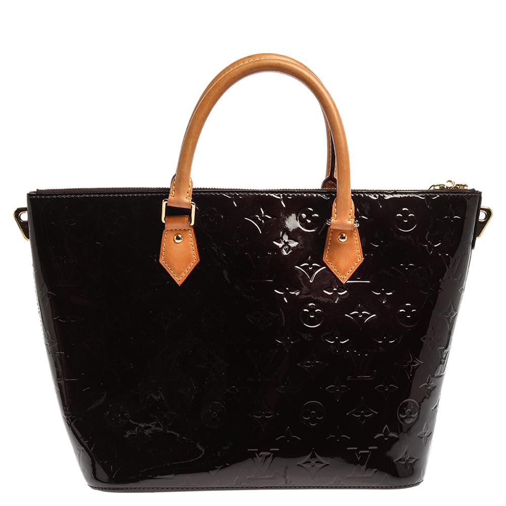 Louis Vuitton's handbags are popular owing to their high style and functionality. This chic Montebello bag is crafted from monogram Vernis and has a polished look. It features dual-rolled handles, a leather tag, a padlock, a removable shoulder