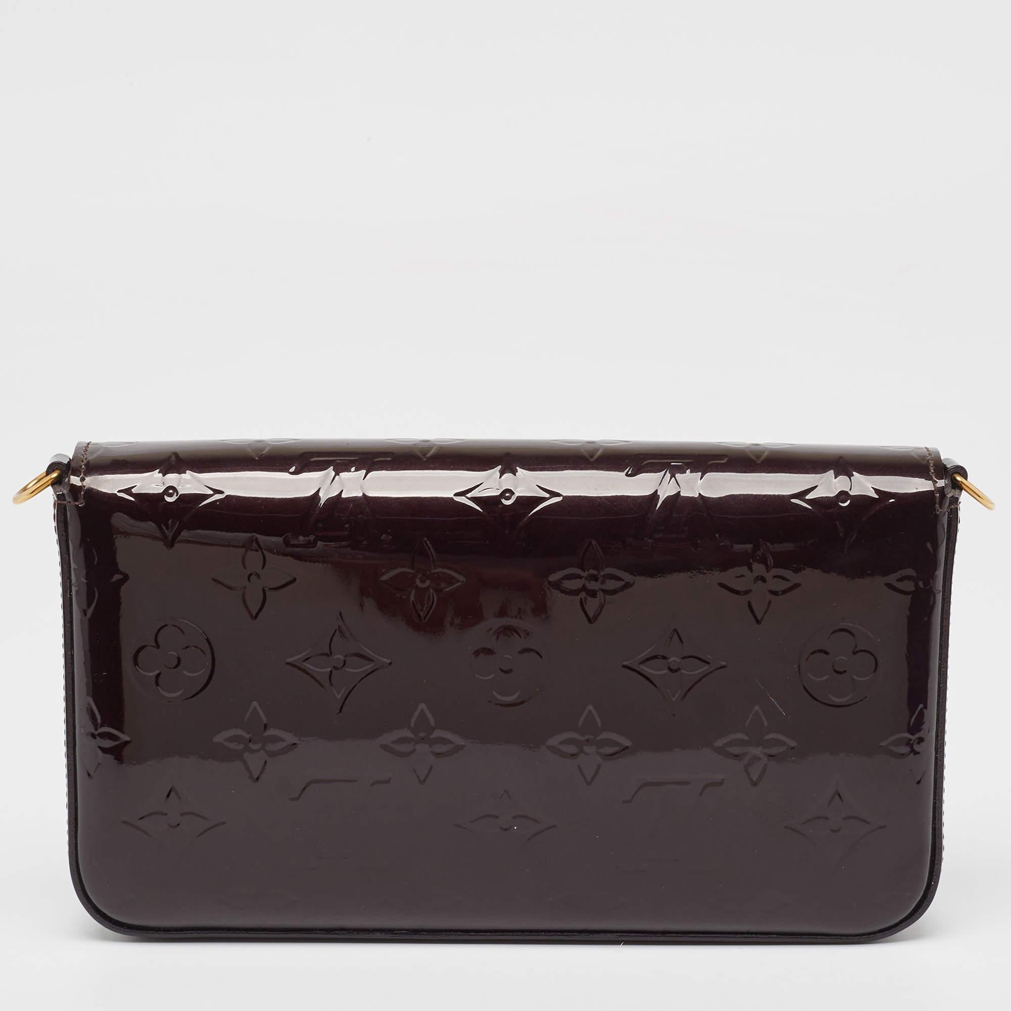Louis Vuitton Amarante Monogrammierte Vernis Pochette Felicie-Tasche im Zustand „Gut“ in Dubai, Al Qouz 2