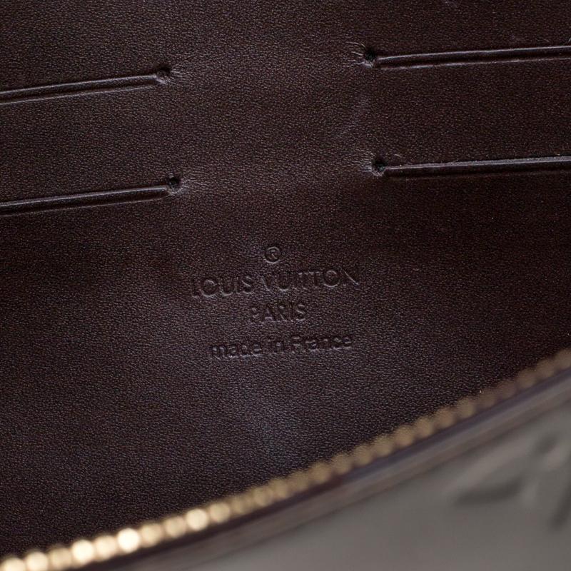 Women's Louis Vuitton Amarante Monogram Vernis Robertson Clutch