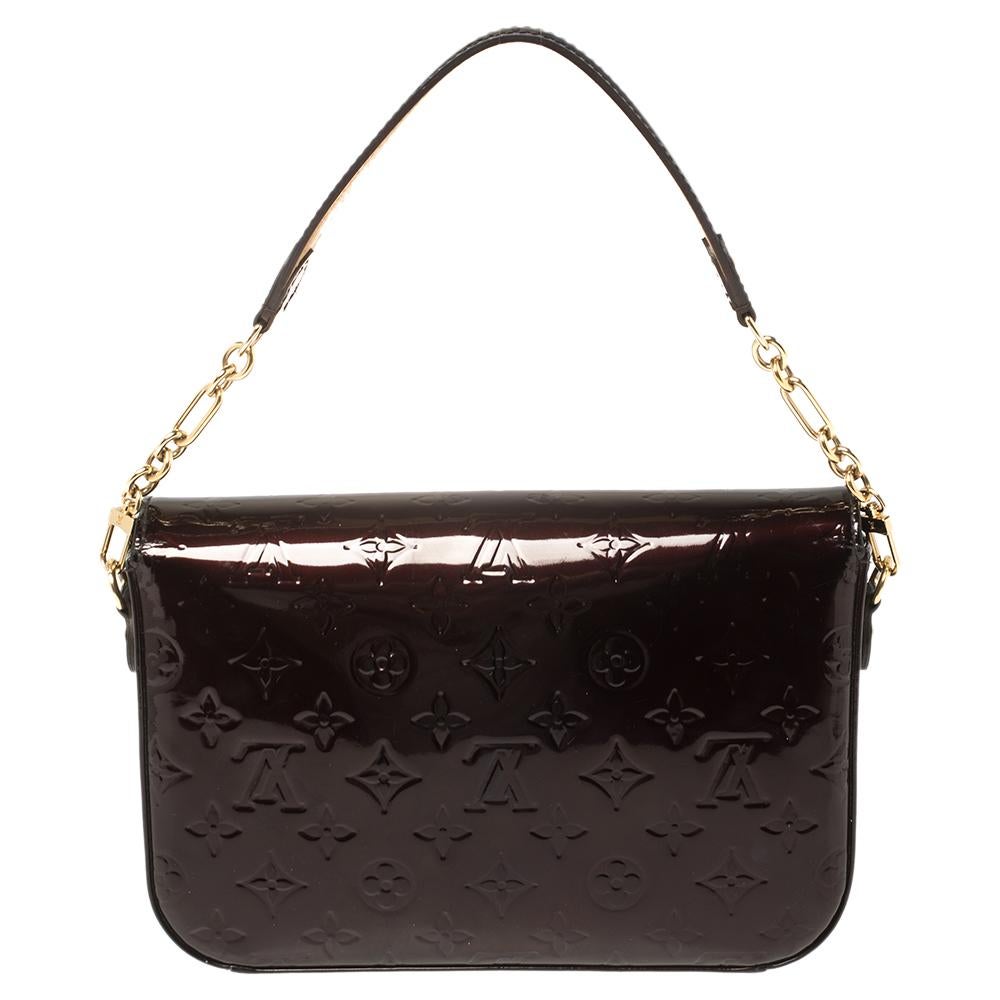 Diese Louis Vuitton Rodeo Drive Umhängetasche ist in natura noch atemberaubender. Sie ist eine Handtasche:: die Sie Saison für Saison tragen werden. Diese wandelbare Handtasche:: die sowohl über der Schulter als auch als Clutch getragen werden