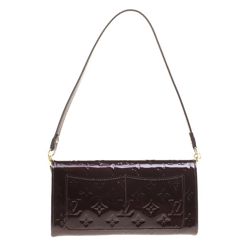 As the latest take on retro femininity, this bag, created from Patent leather, is excellent to complement your evening ensembles. A must have, this Louis Vuitton bags, with its patent designs, scream chic and contemporary. Carry it in hand or use