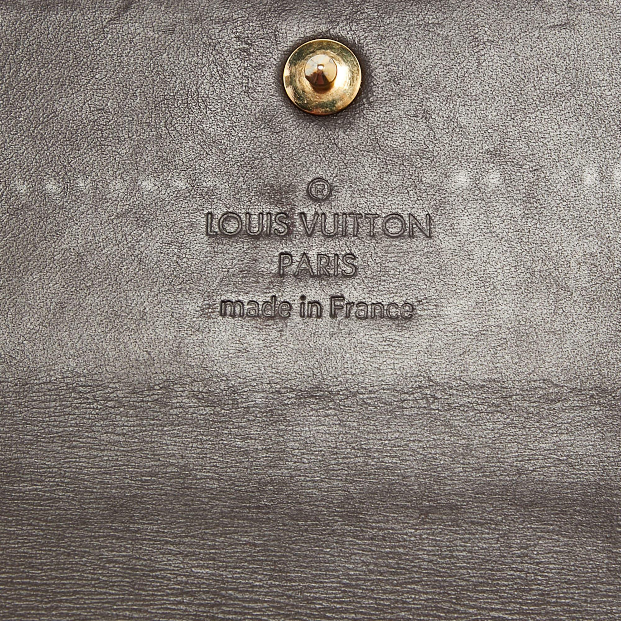 Amarante Monogrammiertes Portemonnaie von Louis Vuitton Vernis Sarah im Angebot 7