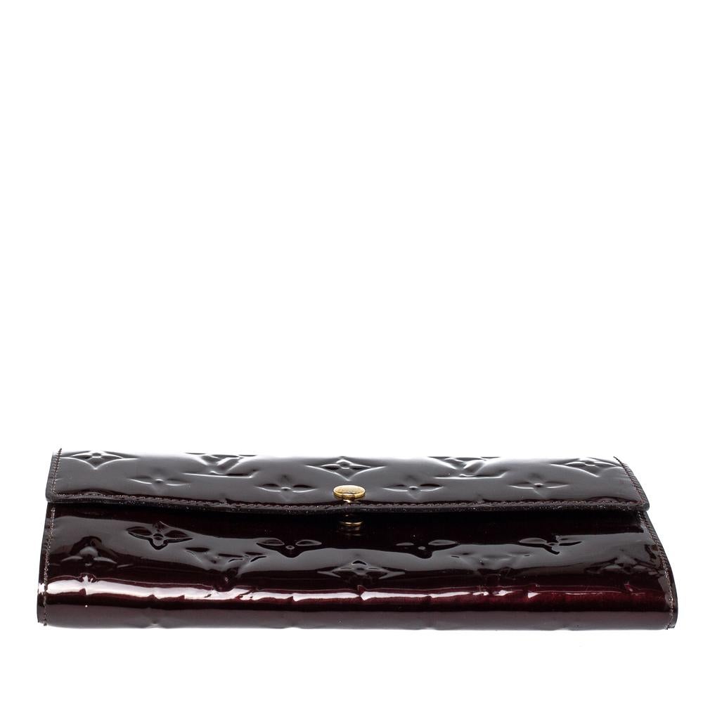 Louis Vuitton Amarante Monogram Vernis Sarah Wallet In Good Condition In Dubai, Al Qouz 2