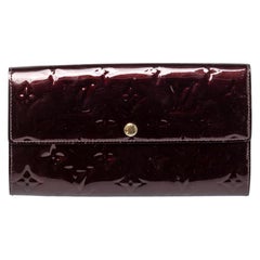 Vernis Sarah Brieftasche von Louis Vuitton Amarante mit Monogramm