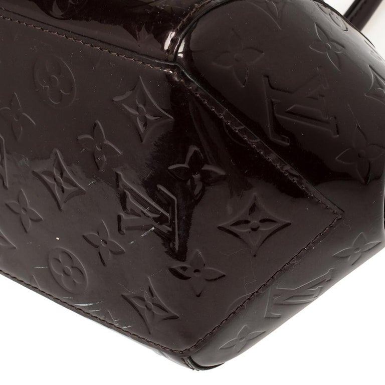 Louis Vuitton Gray Vernis Sherwood PM Grey Leather Patent leather  ref.222998 - Joli Closet