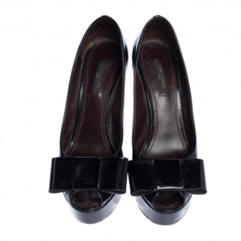 Louis Vuitton Amarante Monogram Vernis True Peep Toe Platform Pumps Size 37.5 In Fair Condition For Sale In Dubai, Al Qouz 2