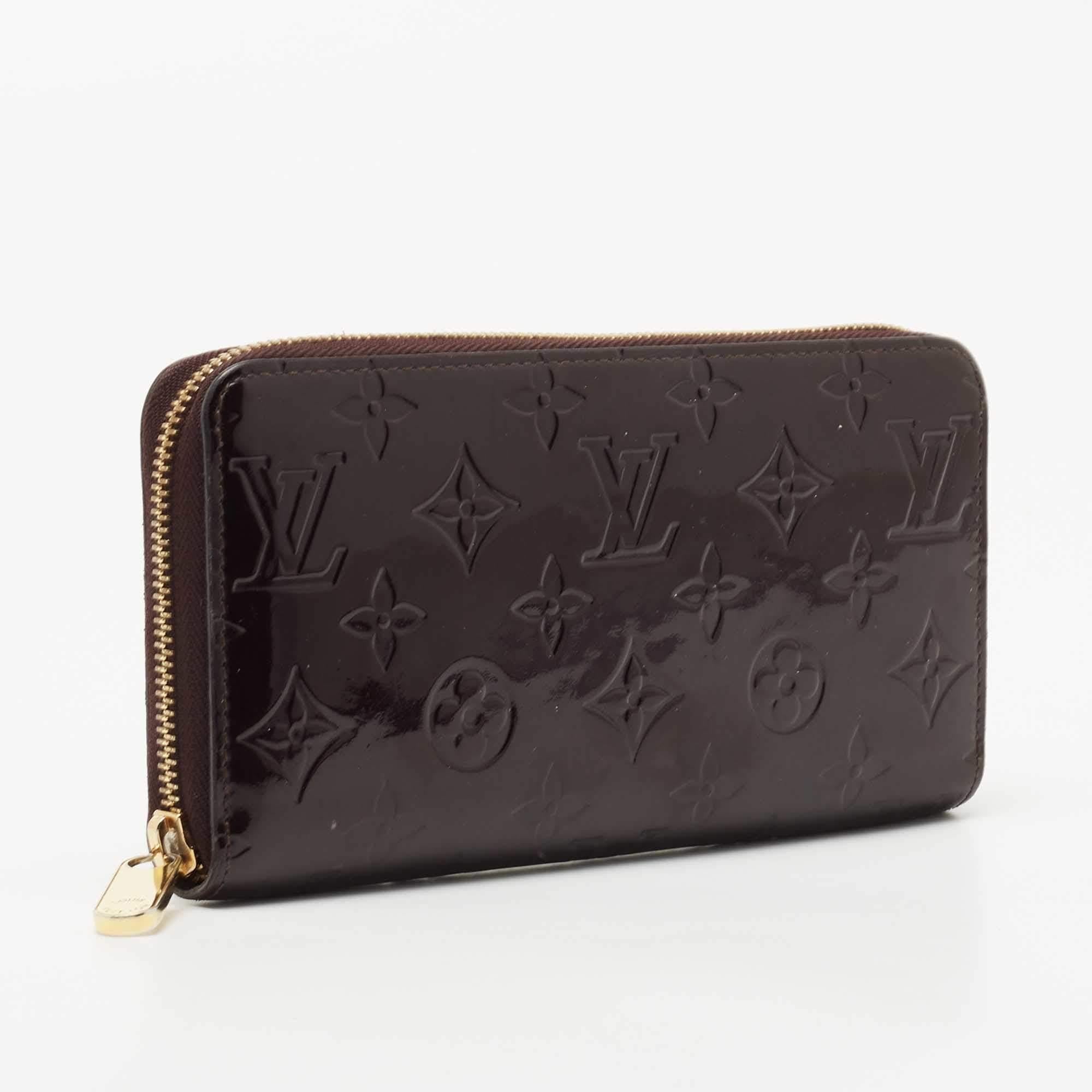 With a rich heritage and meticulous workmanship, each creation of Louis Vuitton is sure to impress you with its notable features. This Zippy wallet is conveniently designed for everyday use. Crafted from Amarante Monogram Vernis, it is paired with a