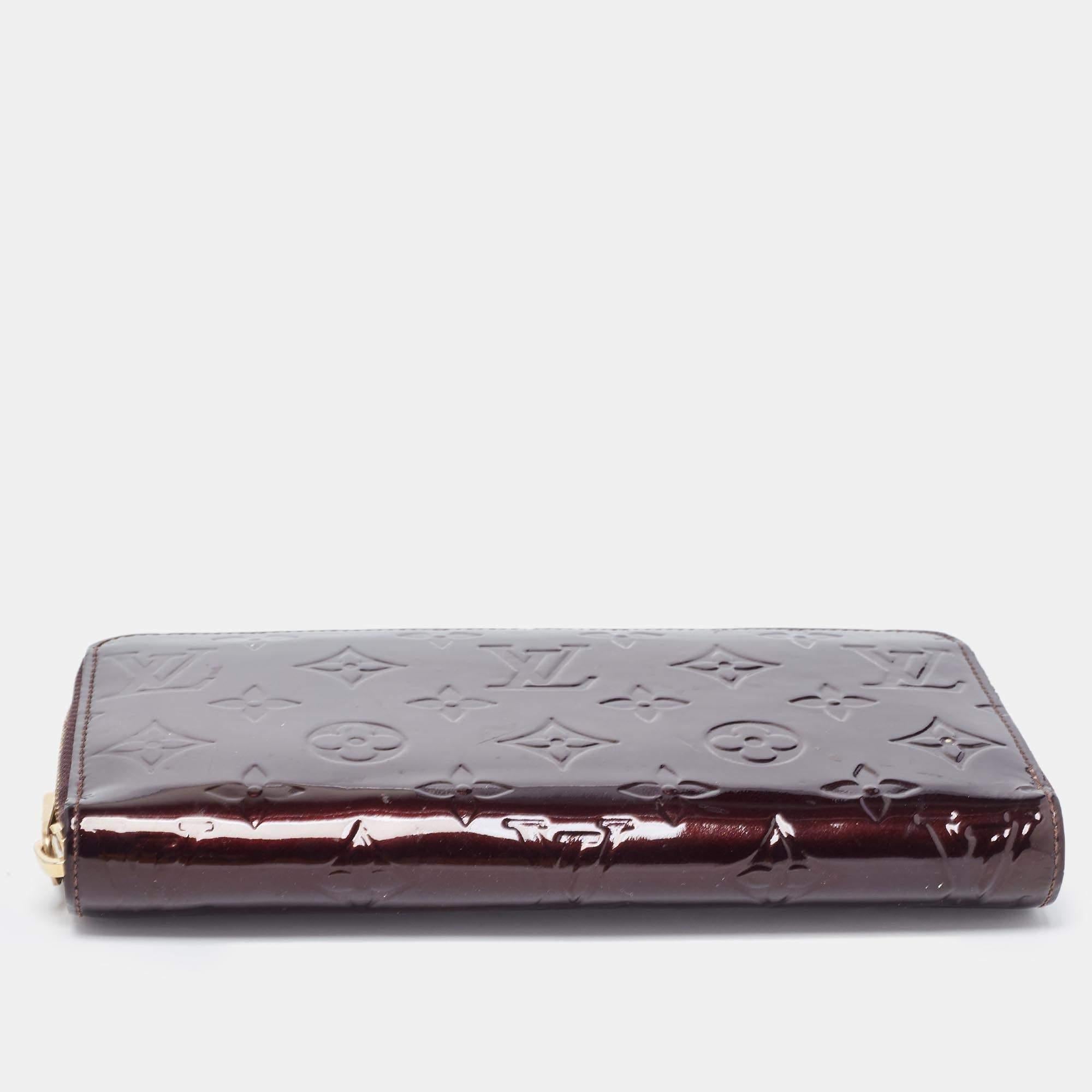 Louis Vuitton Amarante Monogram Vernis Zippy Wallet In Good Condition For Sale In Dubai, Al Qouz 2
