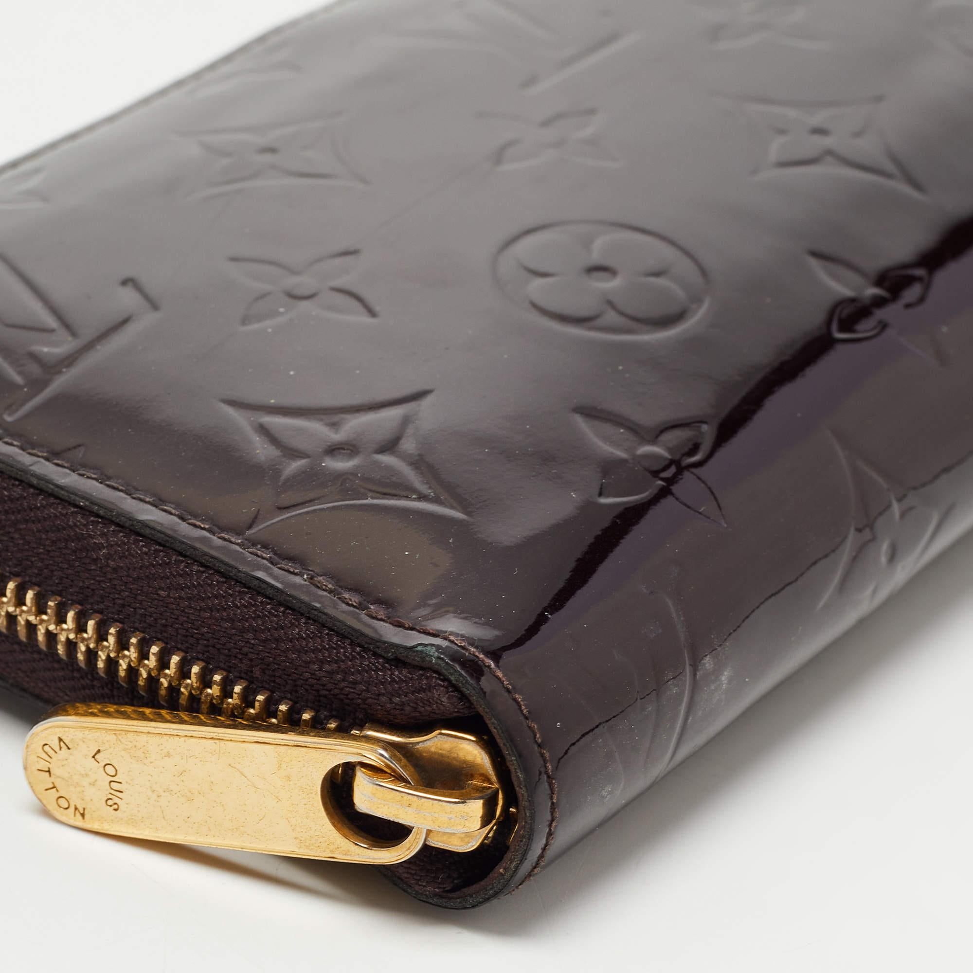 Men's Louis Vuitton Amarante Monogram Vernis Zippy Wallet For Sale