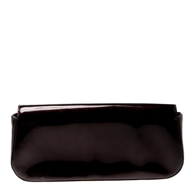 Well-crafted and overflowing with style this Sobe clutch is from Louis Vuitton. It has a patent leather exterior, a fabric interior and a large LV adorned on the flap. This creation will lift all your gowns and elegant outfits.

Includes: The Luxury