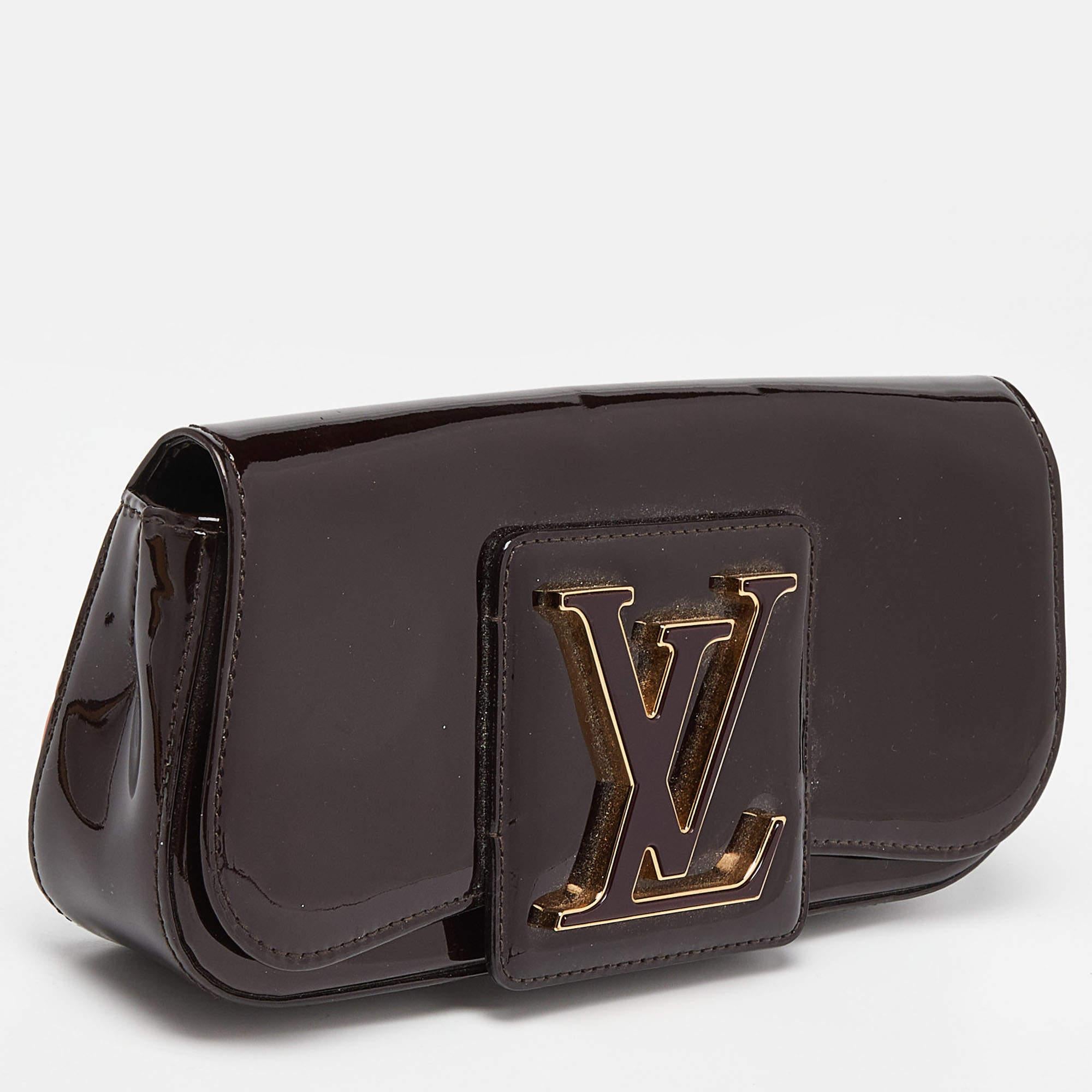 Louis Vuitton Amarante Patent Leather Sobe Clutch In Fair Condition For Sale In Dubai, Al Qouz 2