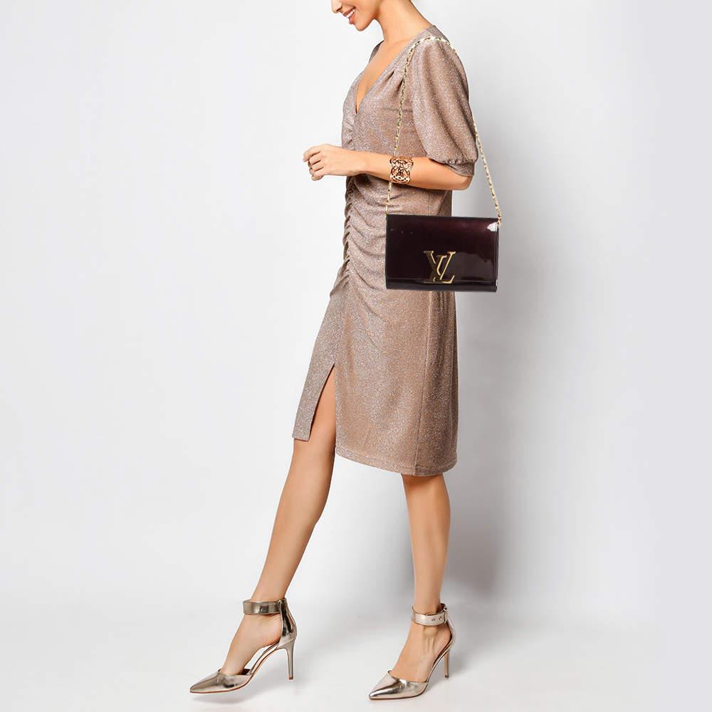 This Louise clutch by Louis Vuitton is glossy well crafted and overflowing with style. From the way it has been crafted to the way it has been designed this clutch makes a fashion statement with every detail. It has a patent leather exterior a