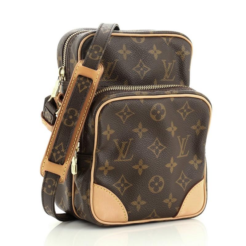 Condition: Great. Creasing on exterior, minor darkening, wear, scuffs and watermarks on leather trims, scratches on hardware. 
Accessories: No Accessories 
Measurements: Height 8.5