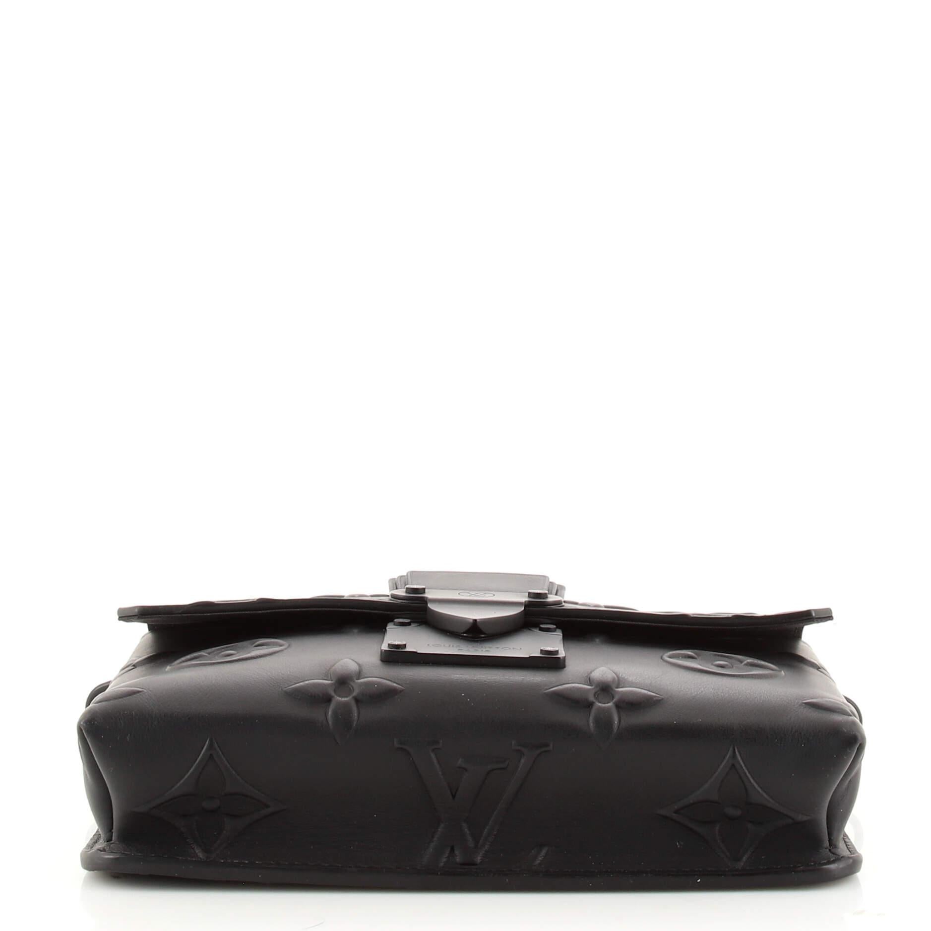 Sac Louis Vuitton Ambassadeur en cuir avec monogramme et sceau PM Bon état à NY, NY