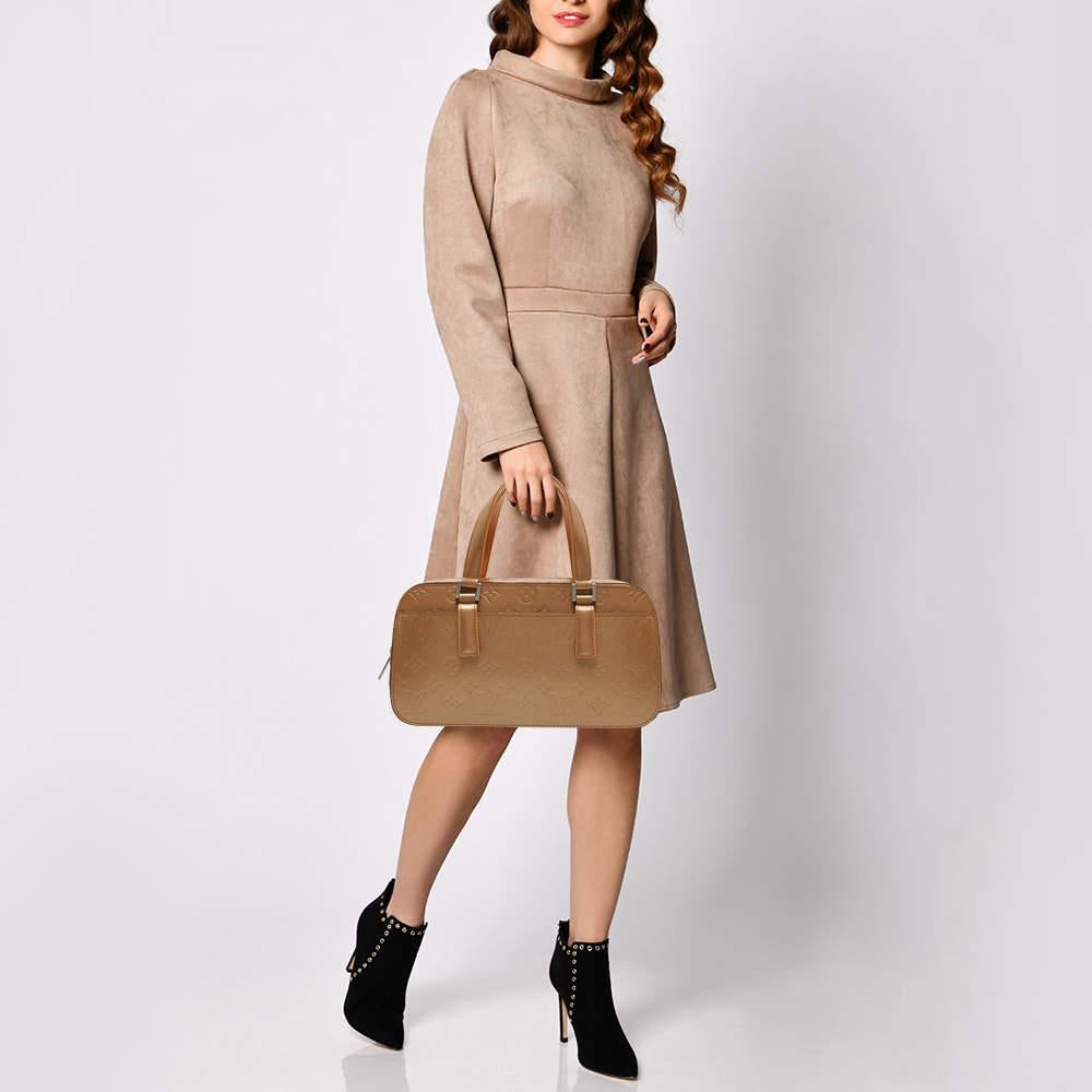 The fashion houseâ€™s tradition of excellence  coupled with modern design sensibilities  works to make this bag one of a kind. Its a fabulous accessory to carry on your shoulder or in your hand.