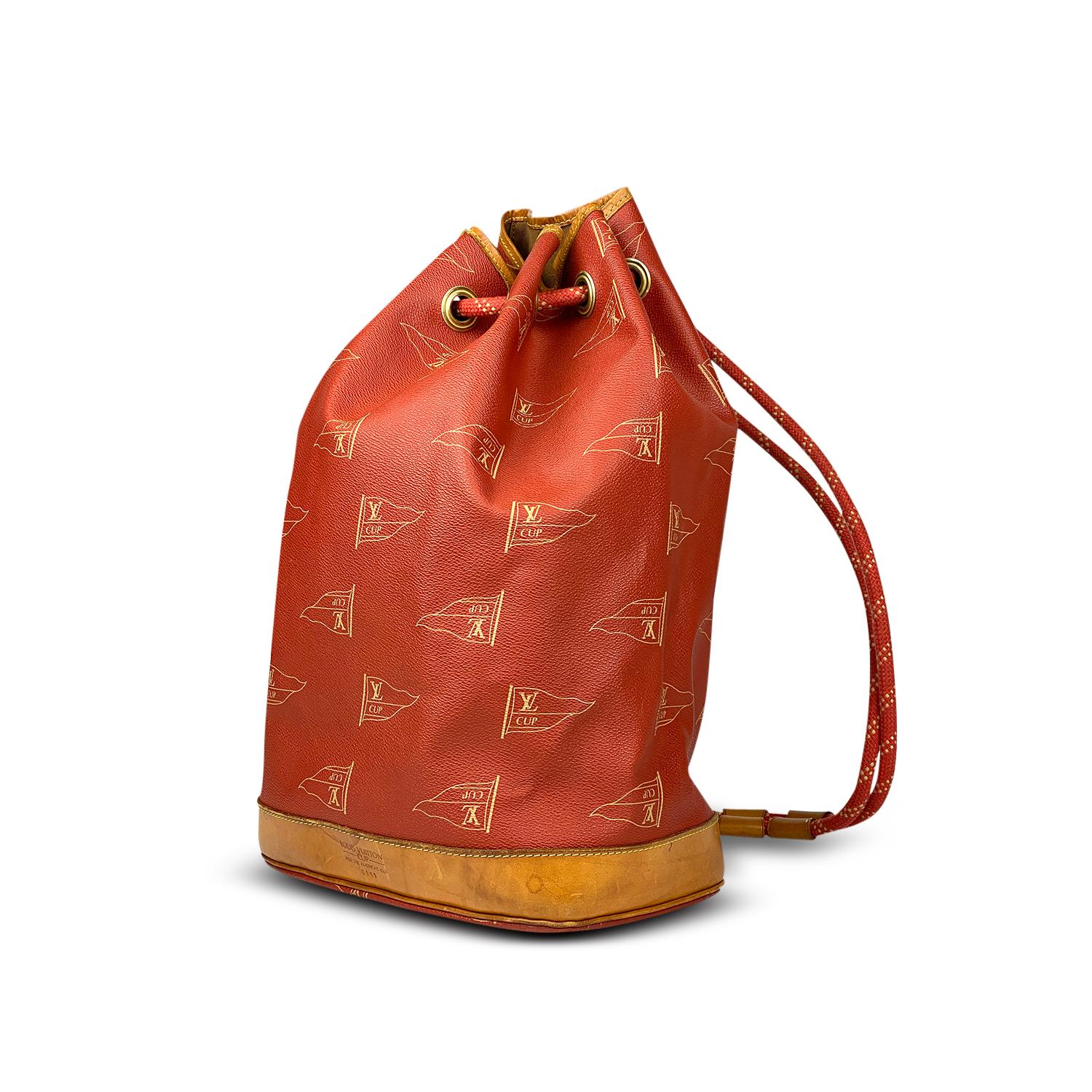 Brick and tan coated canvas Louis Vuitton Americas Cup Saint-Tropez Bag LE with

– Brick and tan coated canvas Louis Vuitton Americas Cup Saint-Tropez Bag LE with
– Tan Vachetta leather trim
– Dual rope shoulder straps
– Debossed logo at front
–