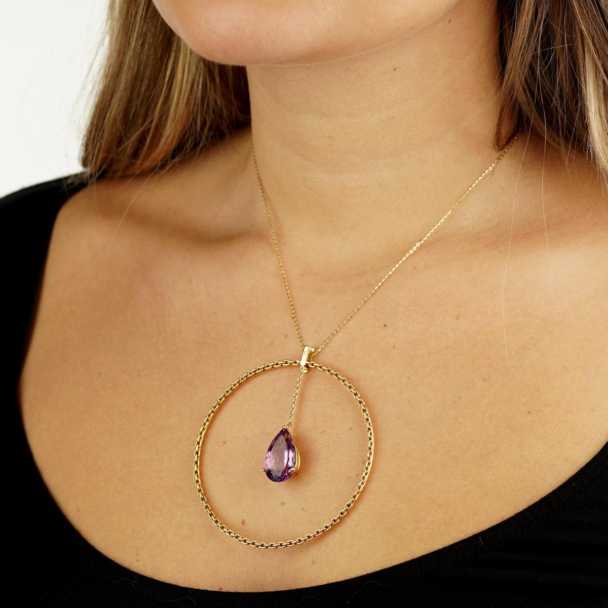 A remarkable Louis Vuitton 18K gold chain pendant. This chic Louis Vuitton gold pendant bracelet has been crafted of 18K yellow gold links, and from these a large and lovely amethyst floats freely on a length of 18K gold chain.

Necklace not