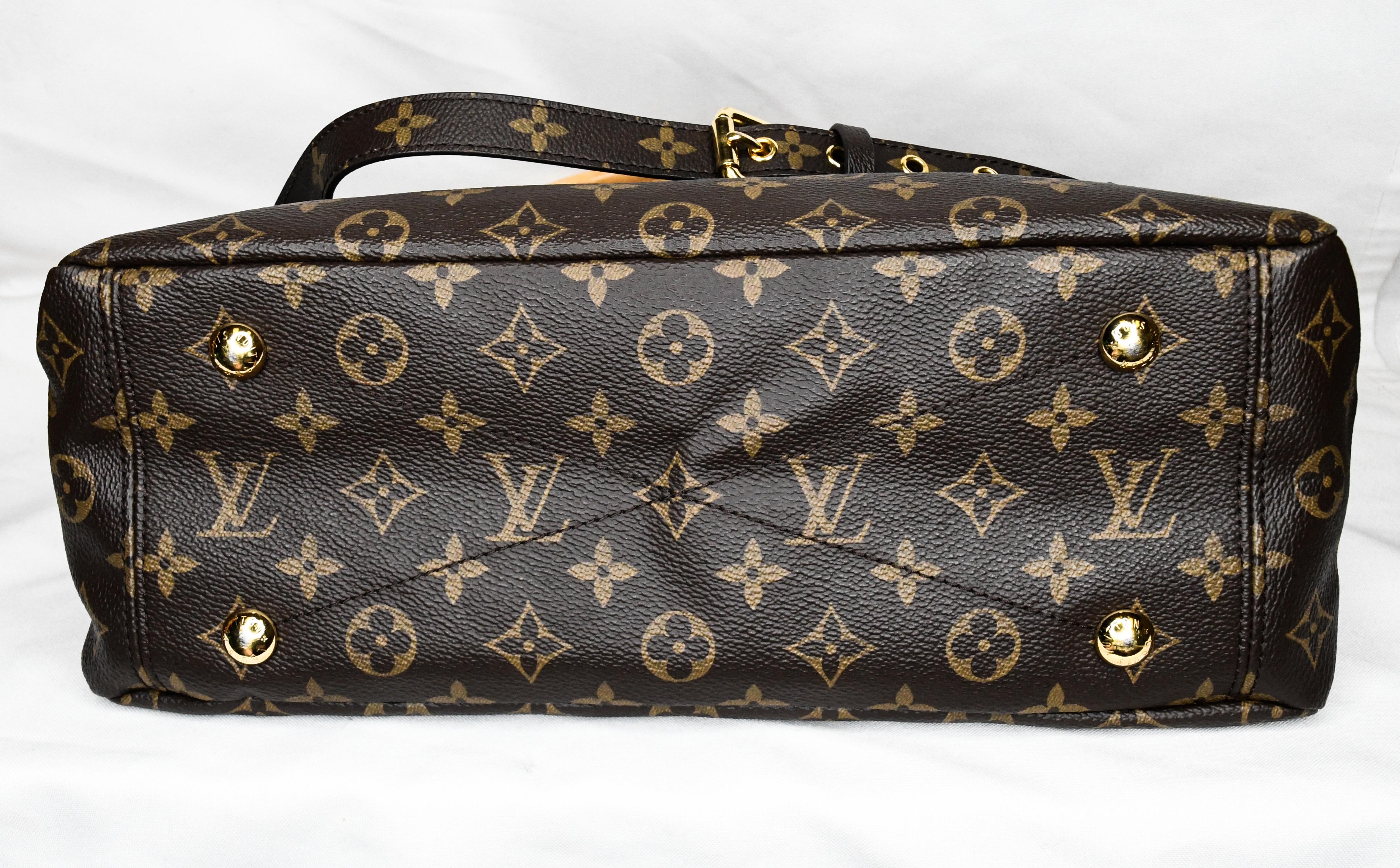 Louis Vuitton Amethyste Monogram Pallas Convertible Shoulder or Handbag In Excellent Condition In Palm Beach, FL