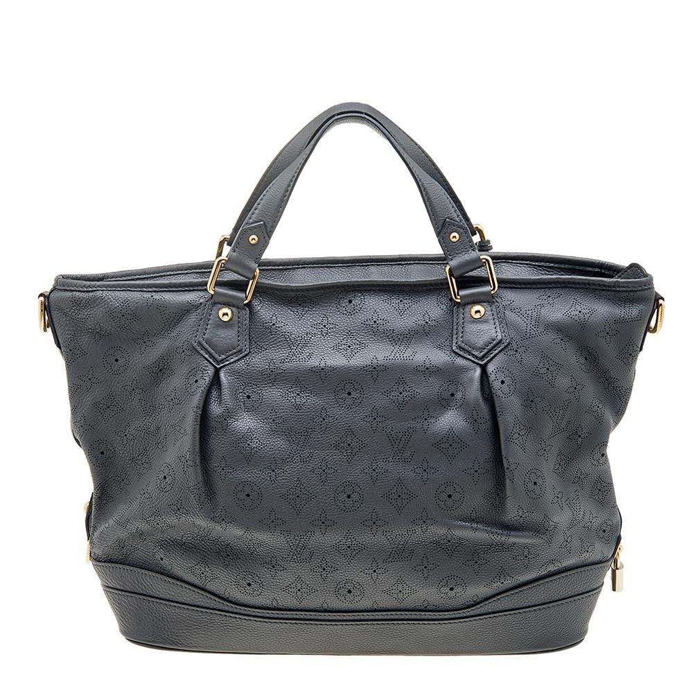Signature elements help elevate this LV Stellar GM bag into an investment-worthy accessory. It is made of Mahina leather and paired with gold-tone metal. The different handles and spacious interior make it a practical choice.

Includes: Original