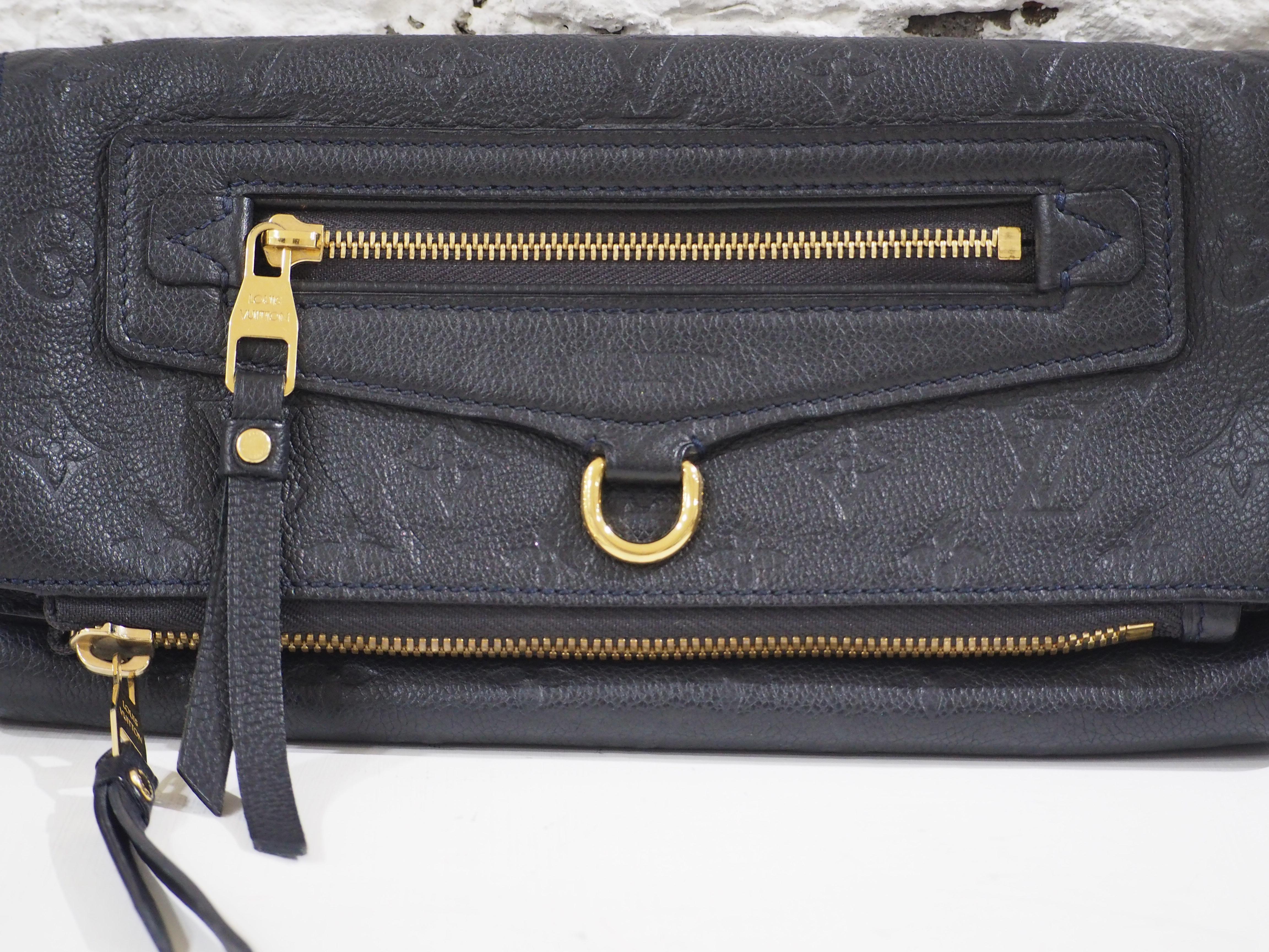 Louis Vuitton anthracite pochette
gold tone hardware
totally made in france still with dust bag