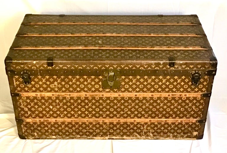 A large high quality antique vintage Louis Vuitton steamer trunk. Early production from turn of the century (after 1896 with the presence of the LV logo, and likely before 1920). This is a well preserved steamer trunk with minimally worn patterned