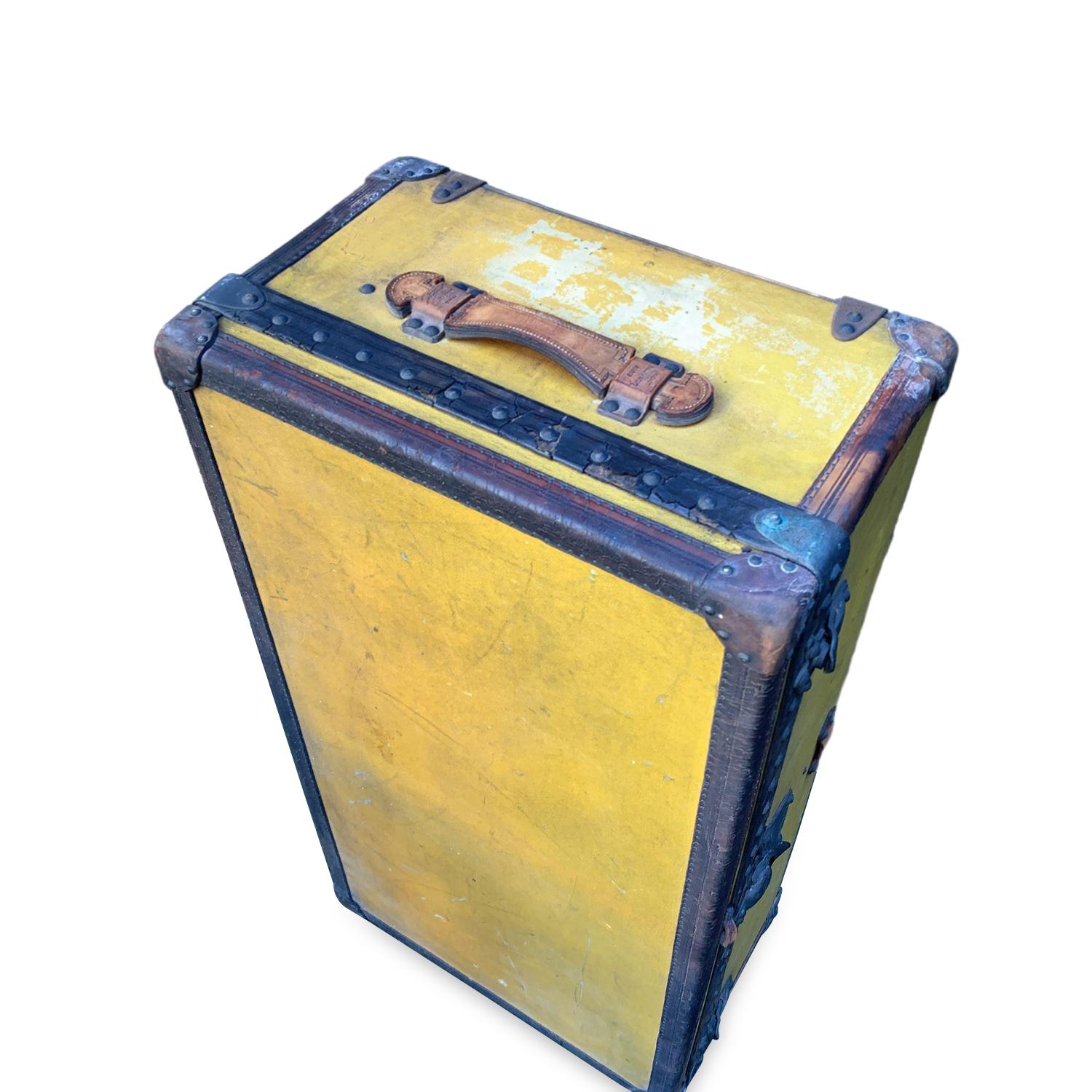 Louis Vuitton Antique Orange Yellow Vuittonite Cabin Steamer Trunk In Good Condition For Sale In Rome, Rome