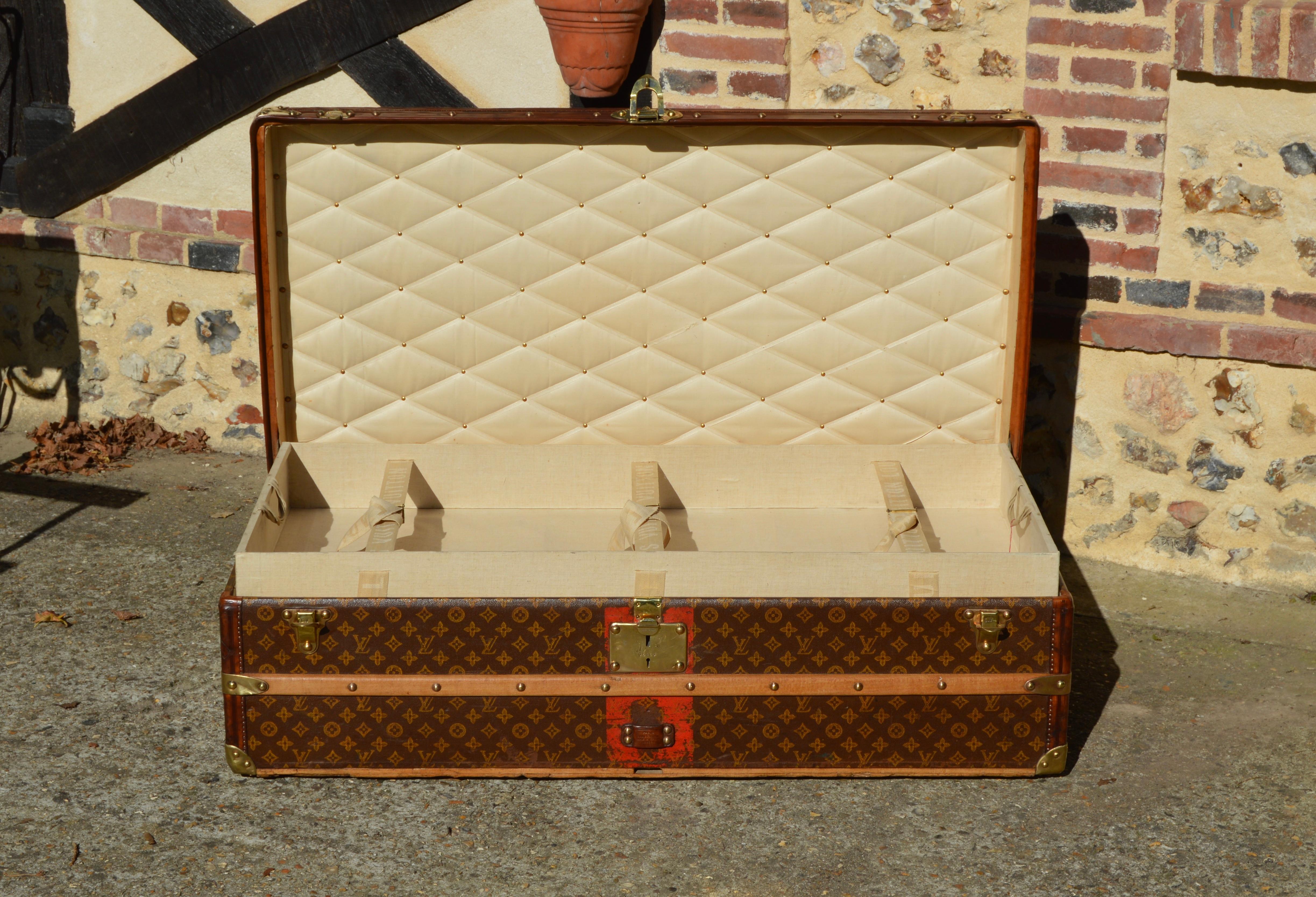 Louis Vuitton antique travel trunk c.1910 In Good Condition In LA FERTÉ-EN-OUCHE, FR