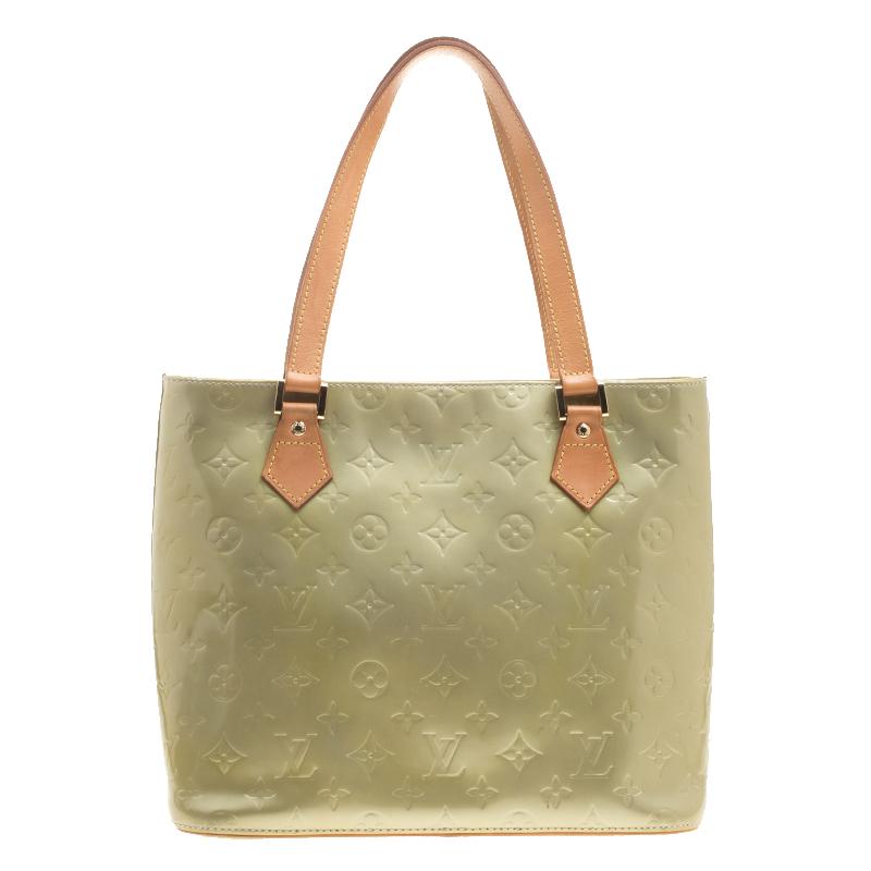 This contemporary green leather handbag by Louis Vuitton is all you need to complement your outfit. Complete your stylish look with this one. With leather lined interiors, this can hold more than just essentials.

Includes: The Luxury Closet