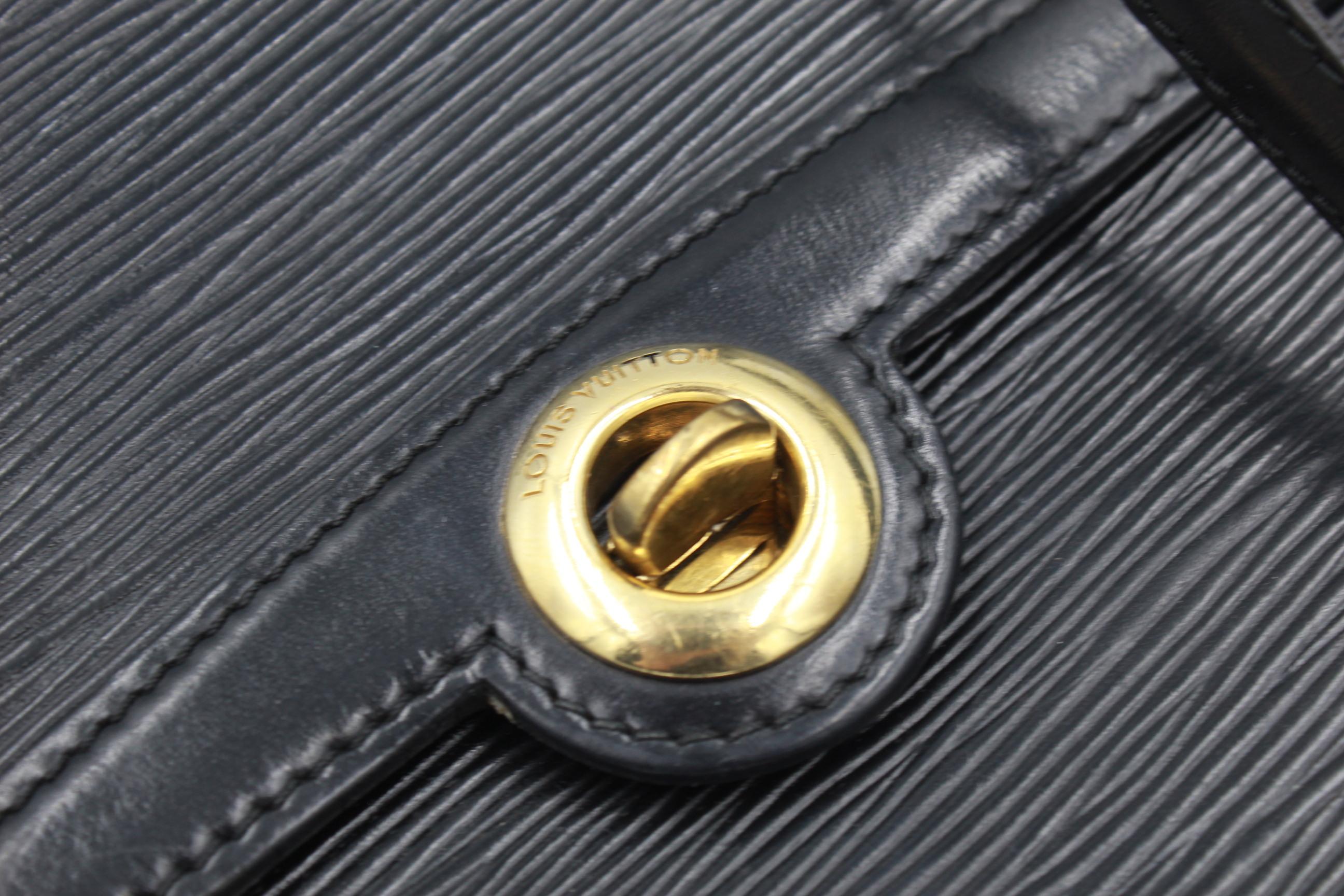 Louis Vuitton Arche in black épi leather handbag In Good Condition For Sale In Paris, FR