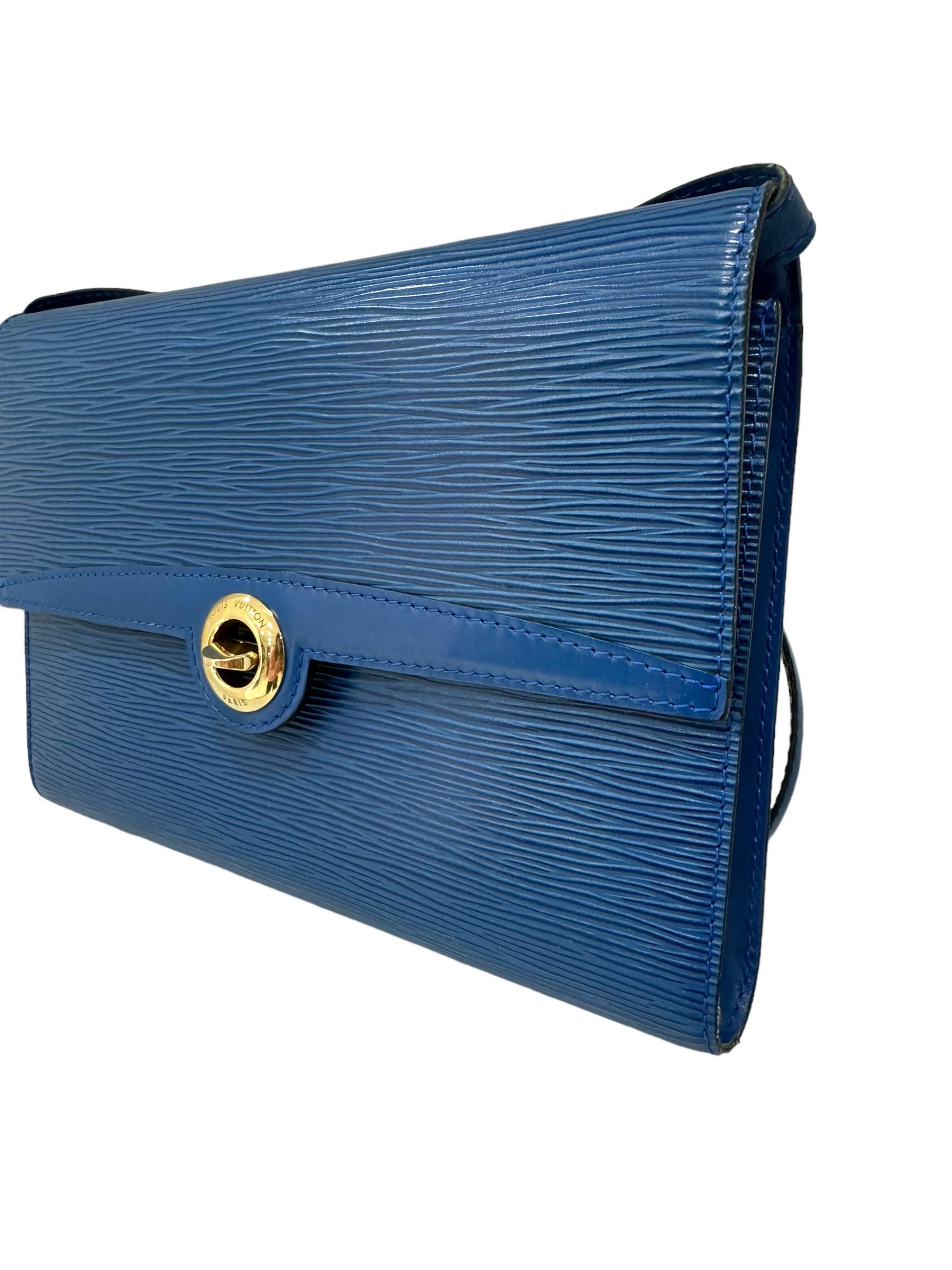Louis Vuitton Arche PM Blue Epi Leather Shoulder Bag In Good Condition In Torre Del Greco, IT