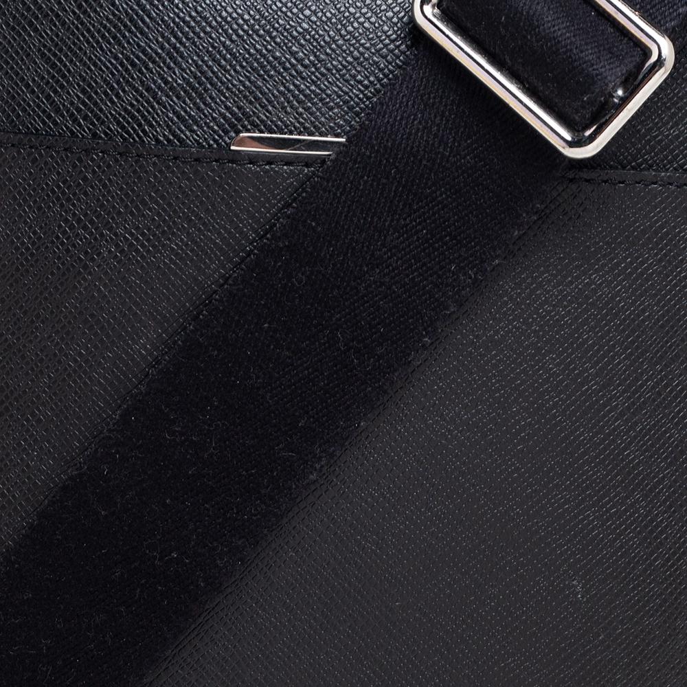 Louis Vuitton Ardoise Taiga Leather Anton Pochette Bag In Good Condition In Dubai, Al Qouz 2