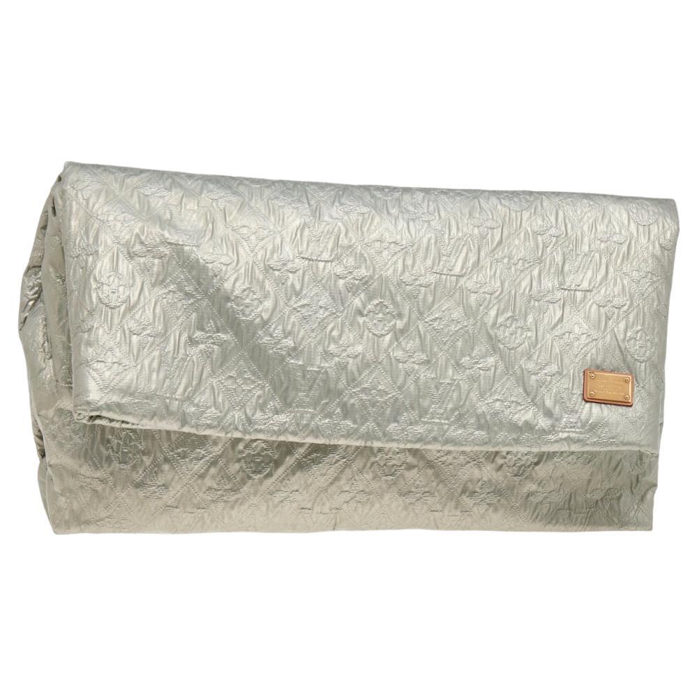 Louis Vuitton Monogram Canvas Pochette Milla Clutch Bag For Sale at 1stDibs