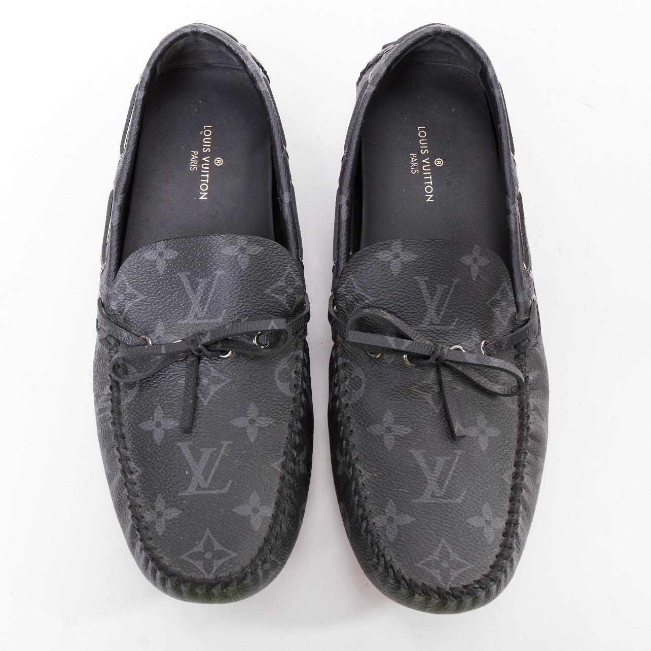 LOUIS VUITTON Arizona Eclipse grau Canvas Monogram mocassin EU42.5
Referenz: TGAS/E00735
Marke: Louis Vuitton
Modell: Eclipse Arizona
MATERIAL: Segeltuch
Farbe: Grau
Muster: Monogram
Verschluss: Slip On
Innenfutter: Schwarzes Leder
Hergestellt in:
