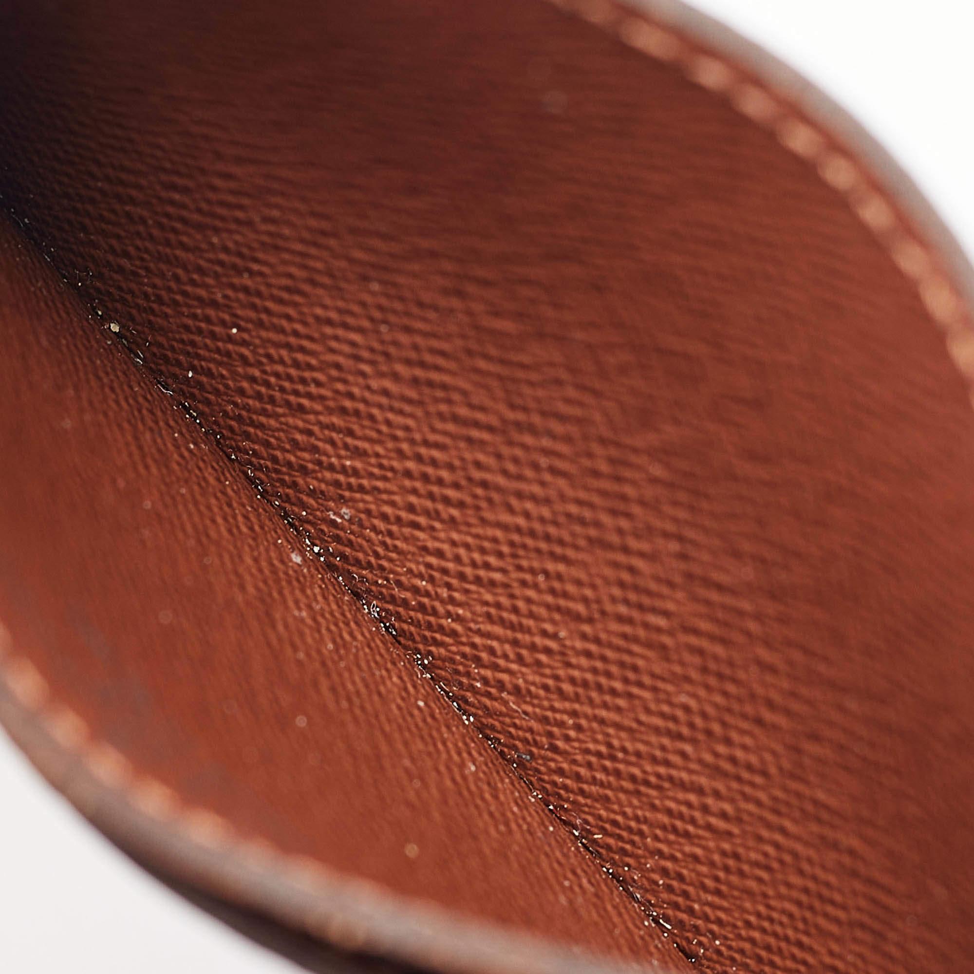 Louis Vuittons cardholder is a wonderful accessory to add to your everyday style essentials. It is crafted with care and finished with the brand logo.