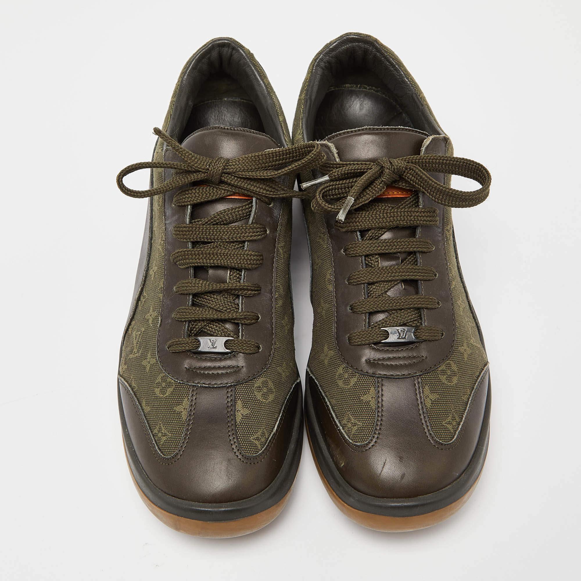 Louis Vuitton Army Green Leather and Monogram Canvas Mini Lin Sneakers Size 40.5 In Good Condition For Sale In Dubai, Al Qouz 2