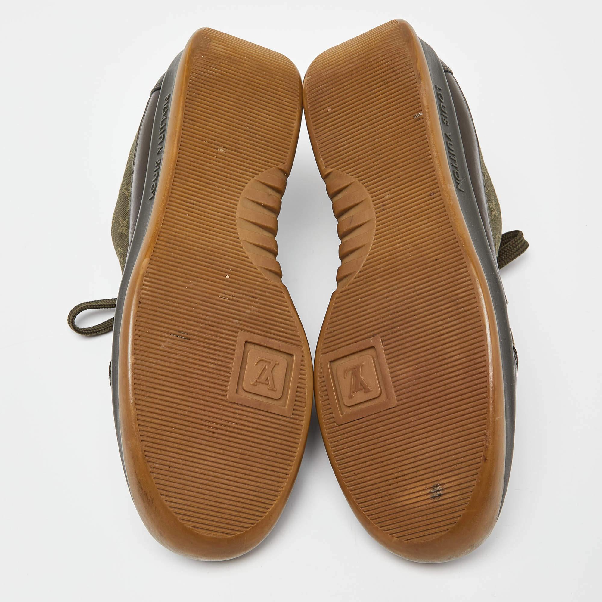 Louis Vuitton Army Green Leather and Monogram Canvas Mini Lin Sneakers Size 40.5 In Good Condition In Dubai, Al Qouz 2