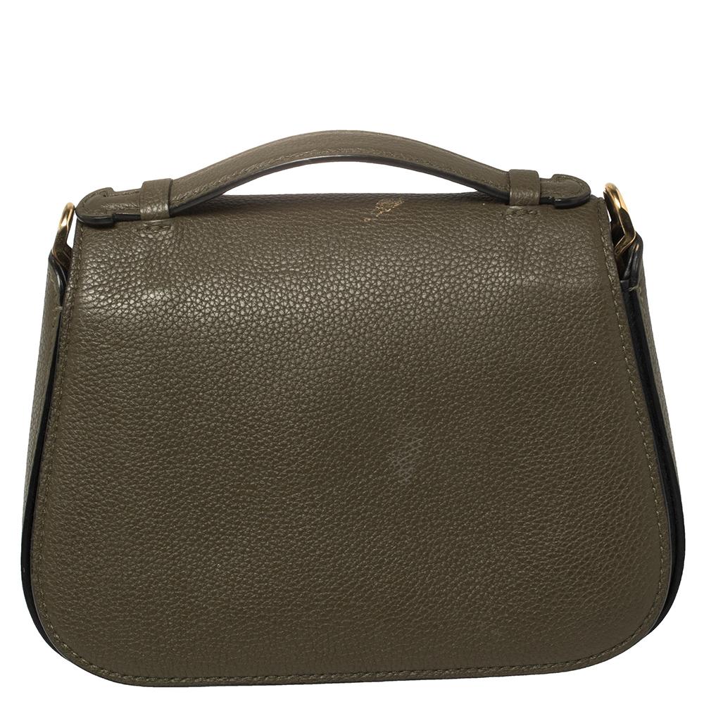 Wear it every day or dress it up for those casual-chic occasions, this beautiful Louis Vuitton Neo Vivienne bag is sure to take a special place in your collection. Crafted in army green leather, this bag features a sleek and minimal shape that can