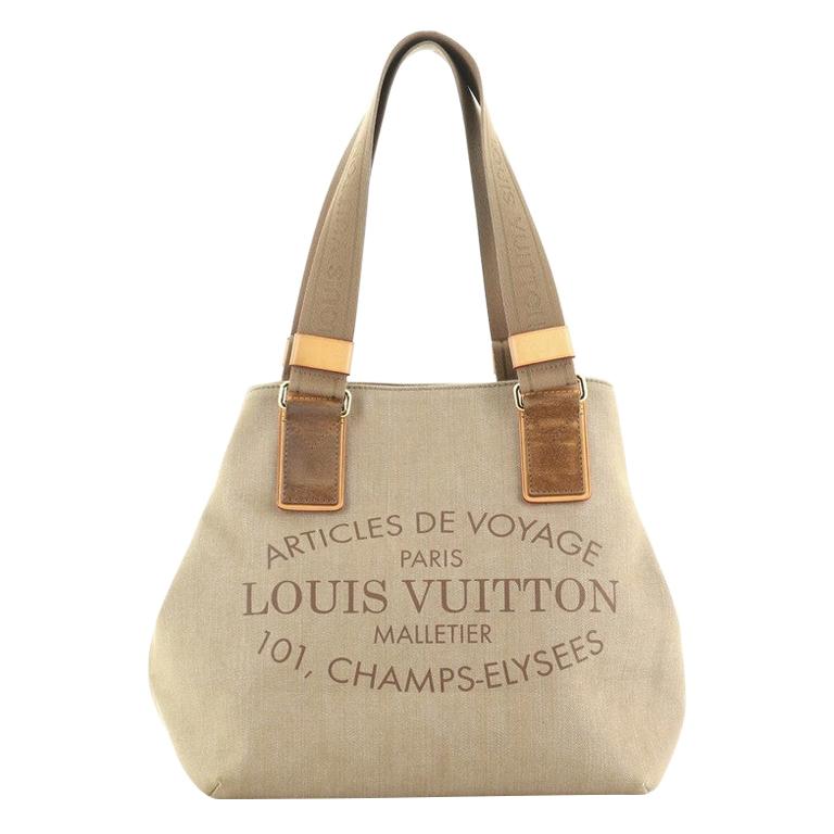 This Louis Vuitton Articles de Voyage Beach Cabas Denim PM, crafted in neutral denim, features dual textile handles and gold-tone hardware. Its hook closure opens to a neutral fabric interior with side zip pocket. Authenticity code reads: FO0152.