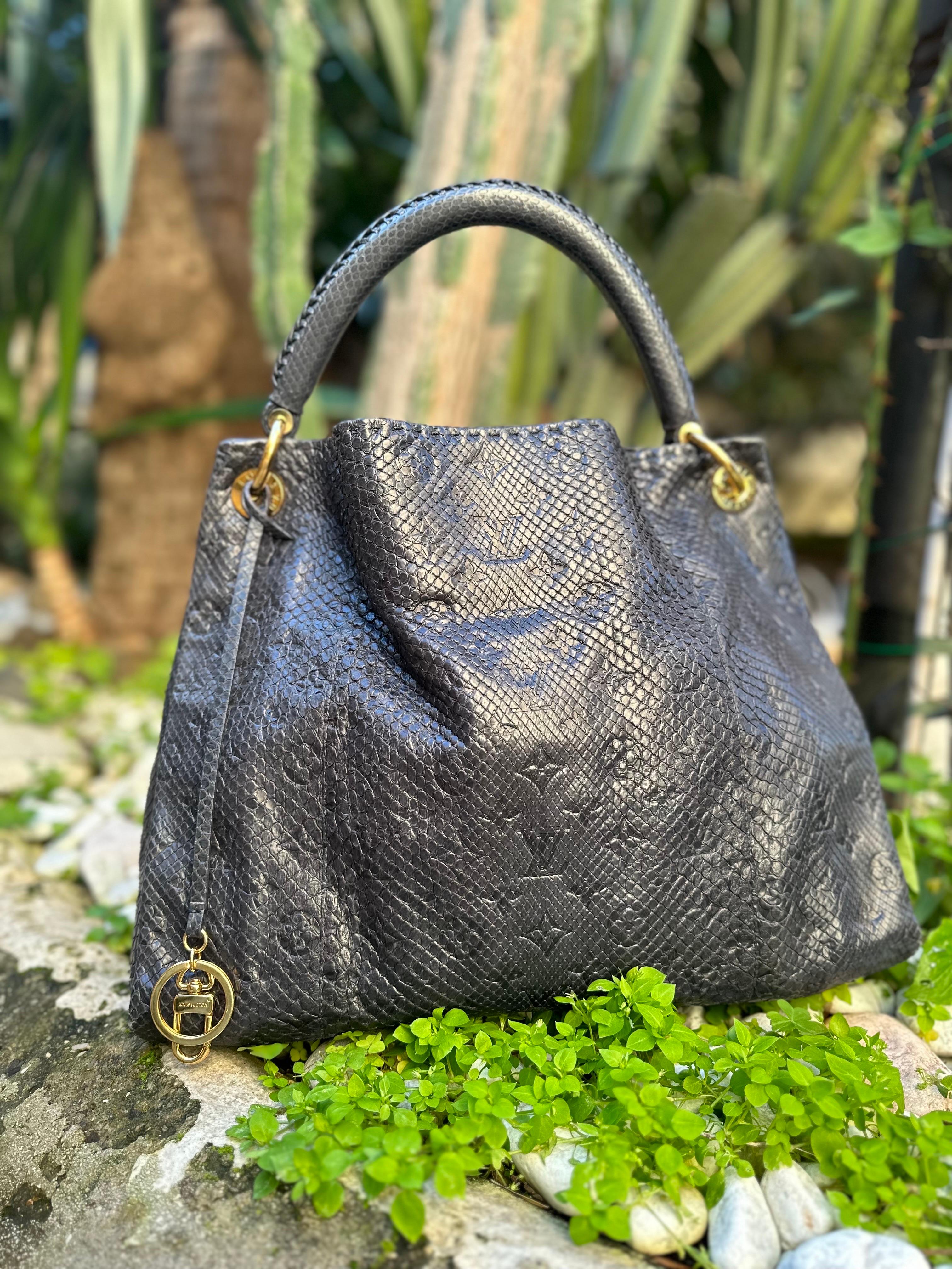 Louis Vuitton Artsy GM Blu Leather Top Handle Bag 8
