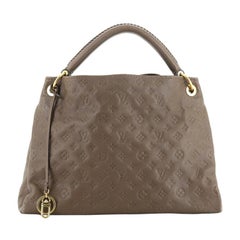 Both big bags but the Louis Vuitton Artsy GM is huge! #designerbags #f