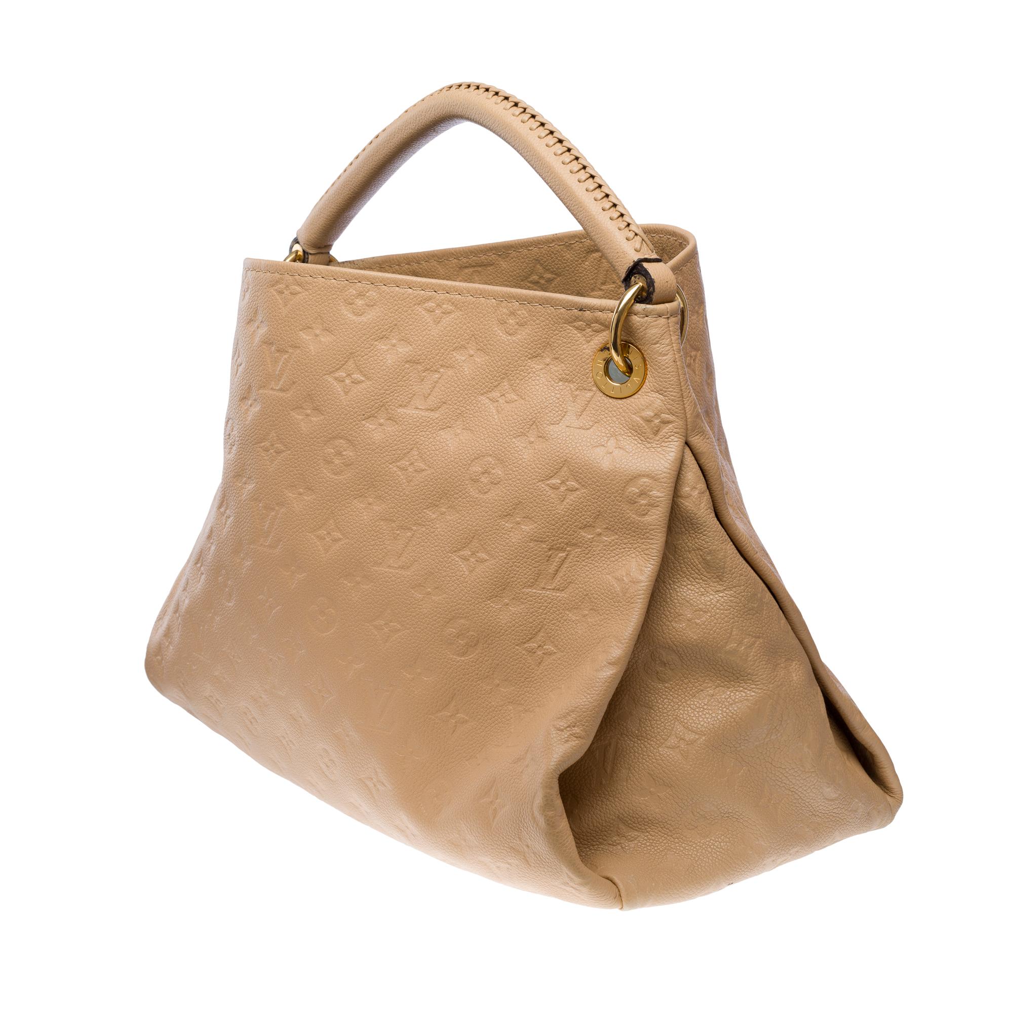Women's Louis Vuitton Artsy MM Hobo bag in Beige monogram embossed calfskin leather, GHW For Sale