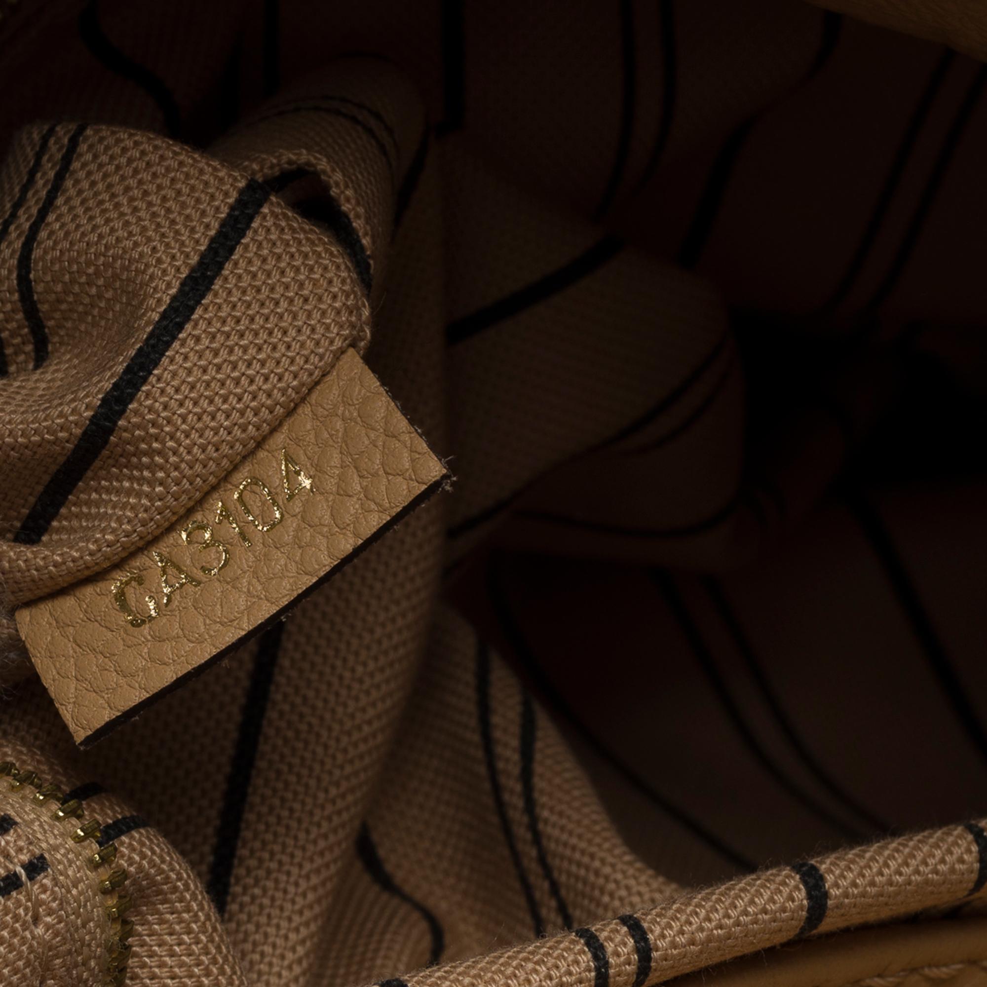 Louis Vuitton Artsy MM Hobo bag in Beige monogram embossed calfskin leather, GHW For Sale 3
