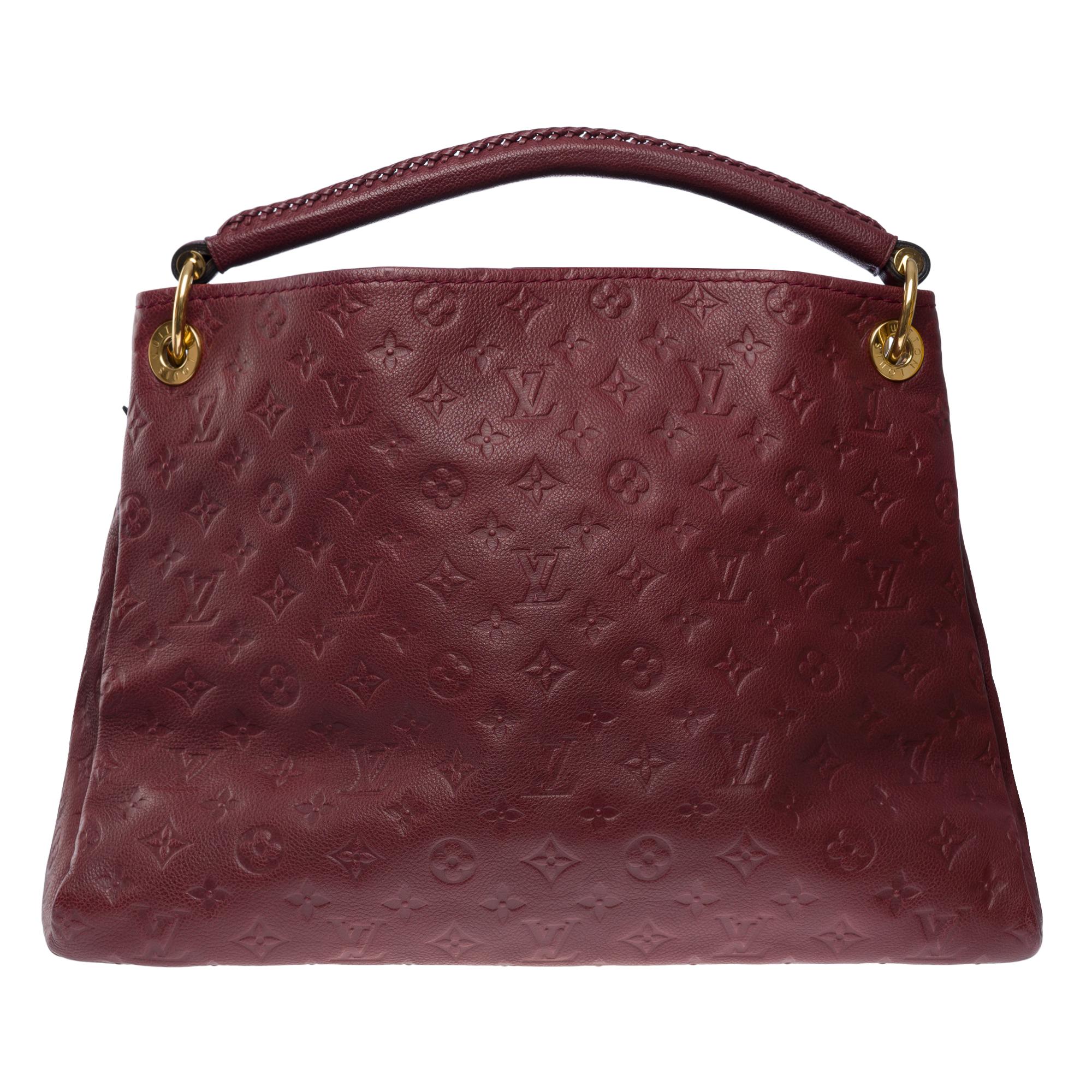 Beautiful Louis Vuitton Artsy MM Tote bag inprint Burgundy monogram calfskin leather , gold metal hardware, a burgundy braided leather handle for a hand or shoulder carry

Interior lining in striped burgundy canvas, one zip pocket, 2 double patch