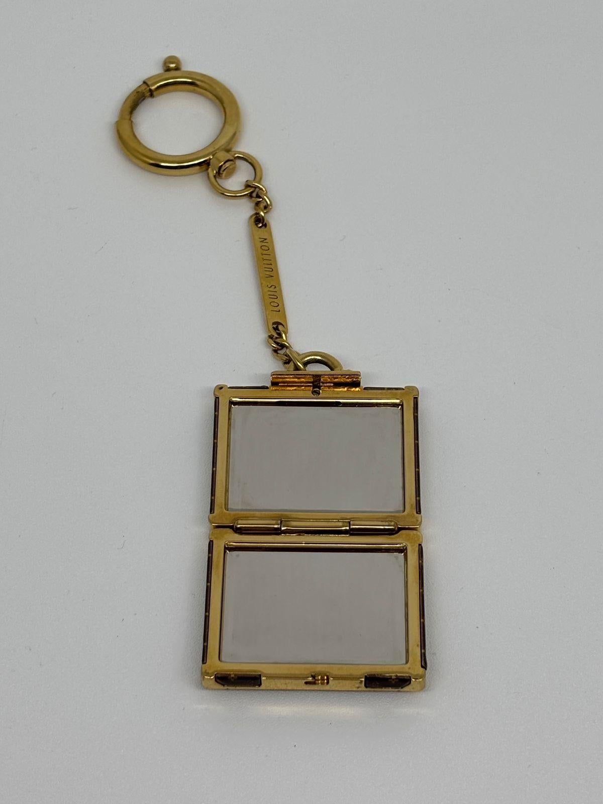 Louis Vuitton Arzel Acetate Monogram Specchio Borsa Charm in vendita 1