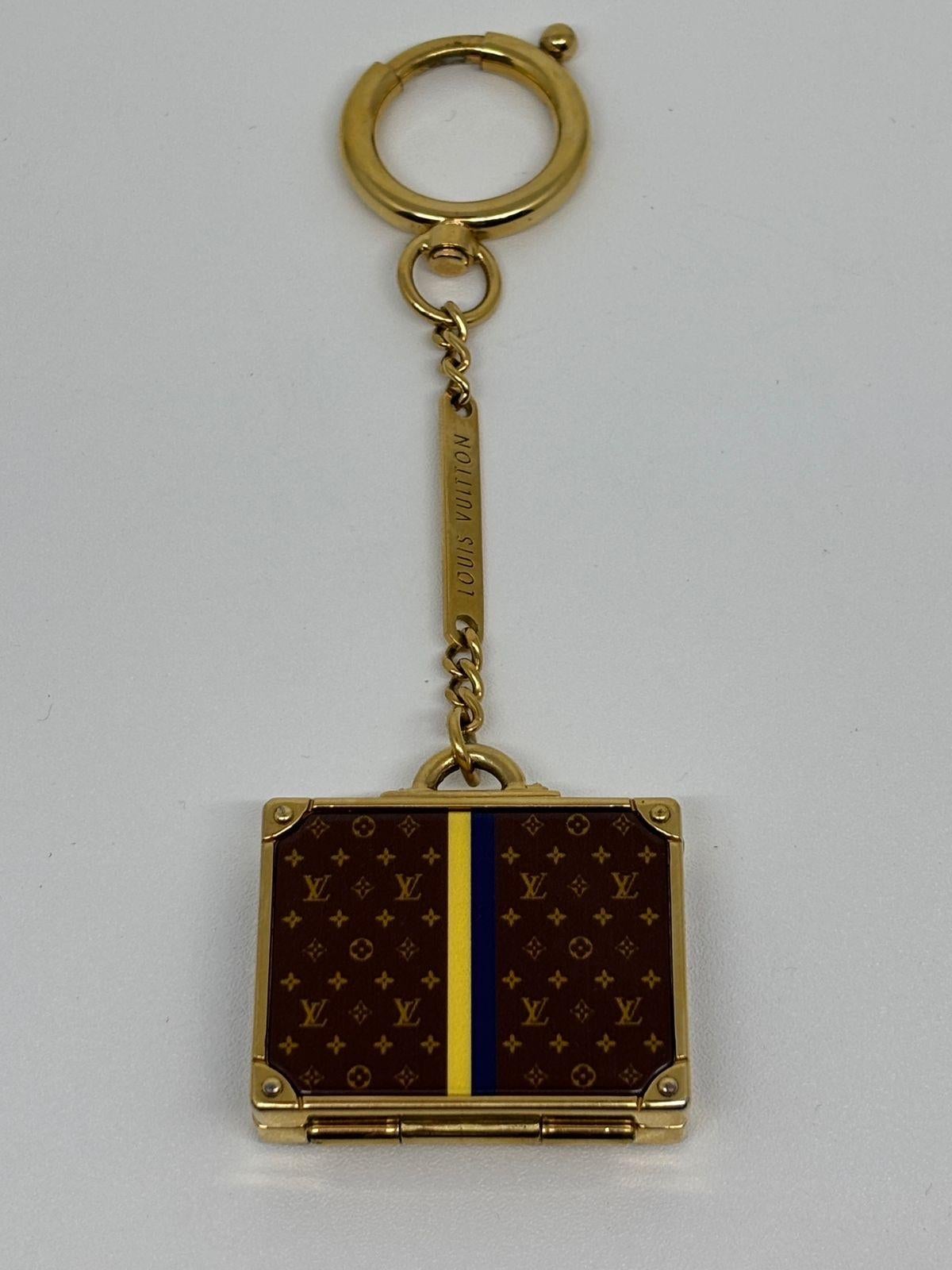 Louis Vuitton Arzel Acetate Monogram Specchio Borsa Charm in vendita 2