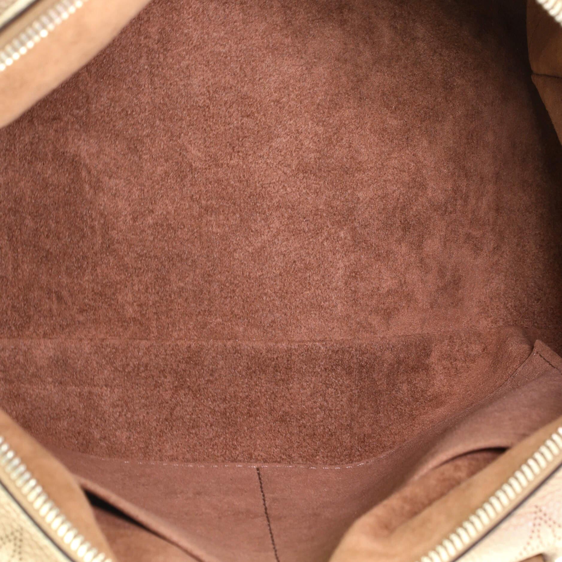 Louis Vuitton Asteria Handtasche Mahina Leder für Damen oder Herren