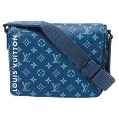 Louis Vuitton Atlantic Blue Canvas District PM Tasche aus Segeltuch