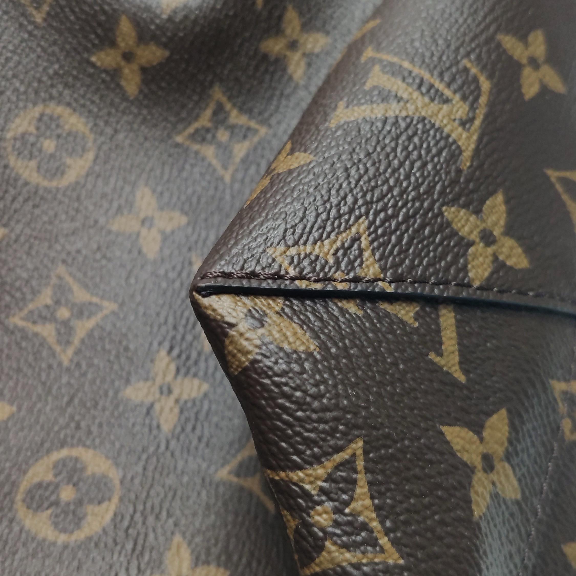Louis Vuitton Atlantis Large Brown Monogram Canvas Bucket Bag with Strap en vente 6