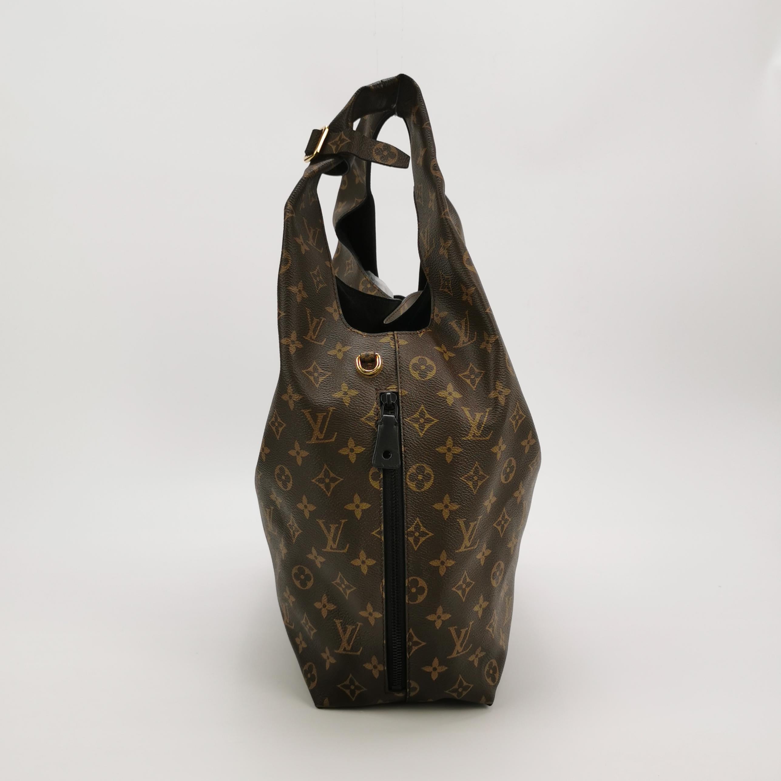 Noir Louis Vuitton Atlantis Large Brown Monogram Canvas Bucket Bag with Strap en vente